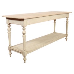 Table à tiroirs peinte en France