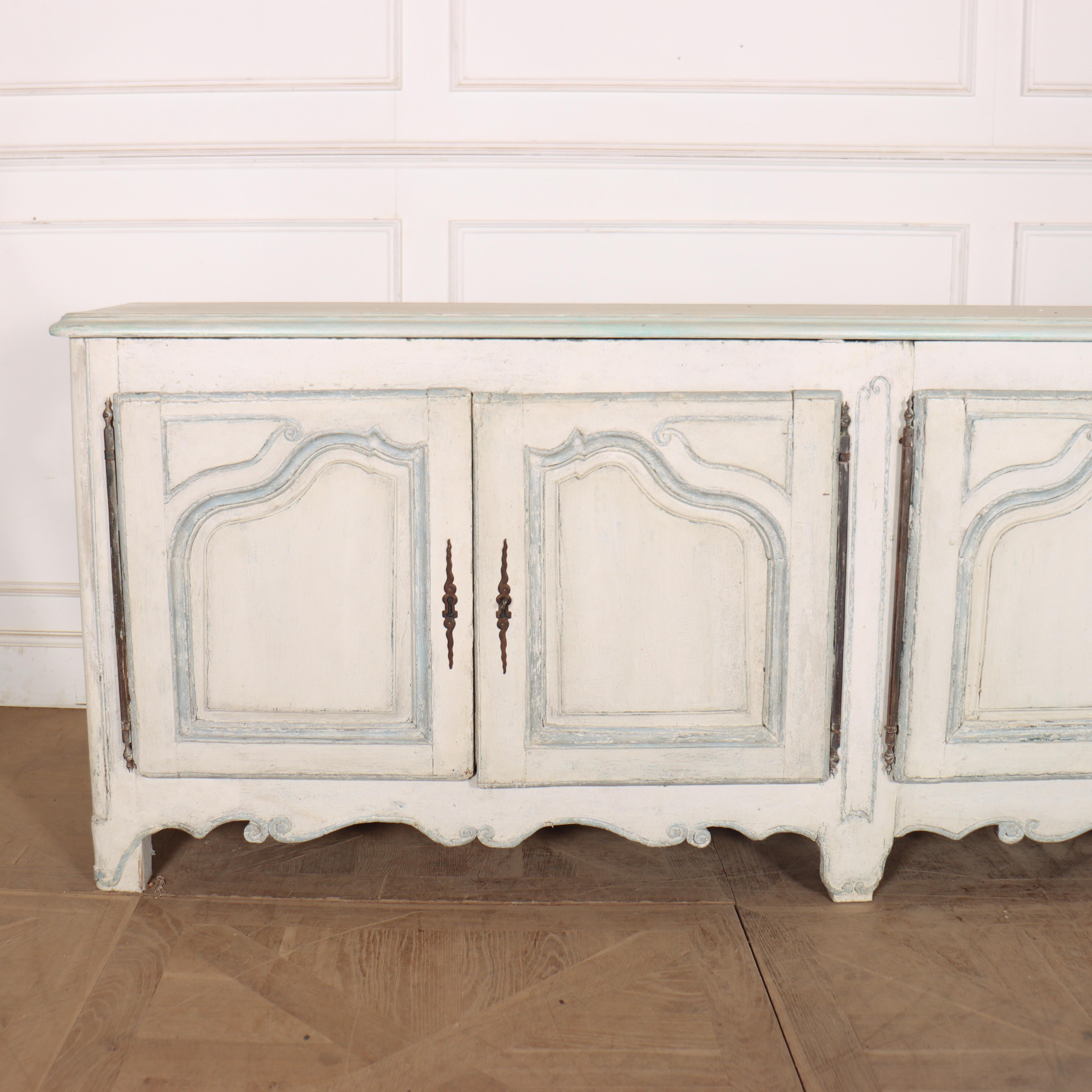 Buona enfilade francese del XVIII secolo a quattro cassetti in rovere con vernice antica. 1790.


Riferimento interno: H


Codice: 8900

Dimensioni:
W: 95