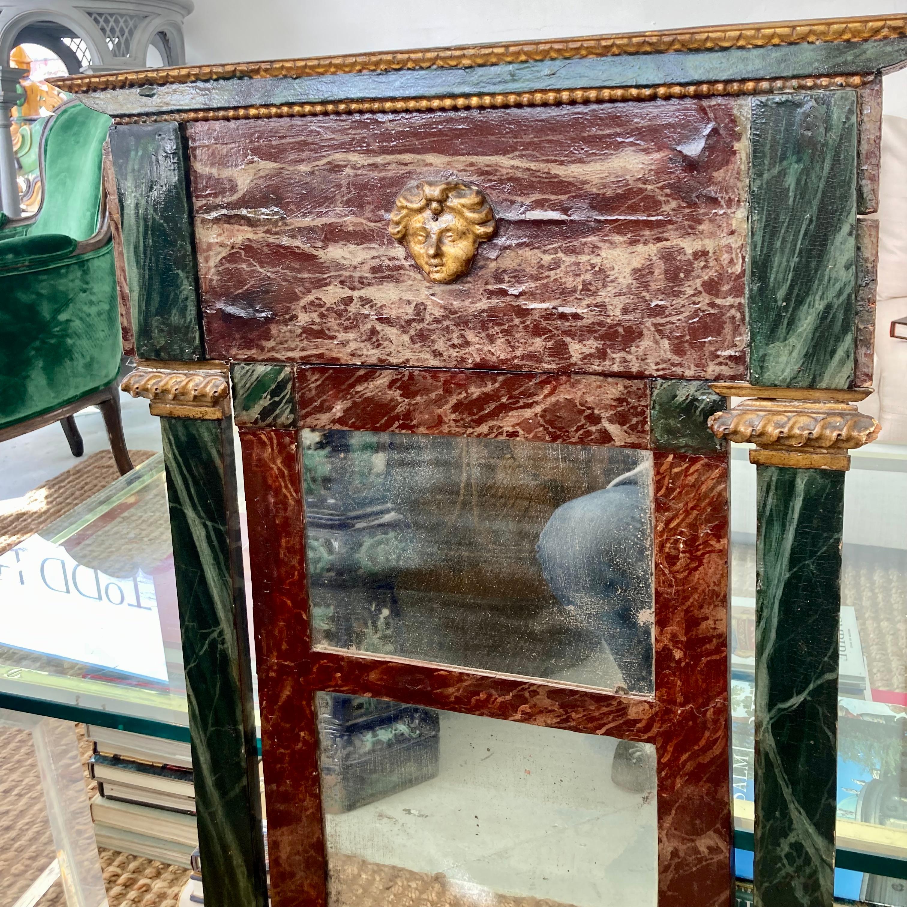 XIXe siècle Miroir Empire en faux marbre et bois peint à la française en vente