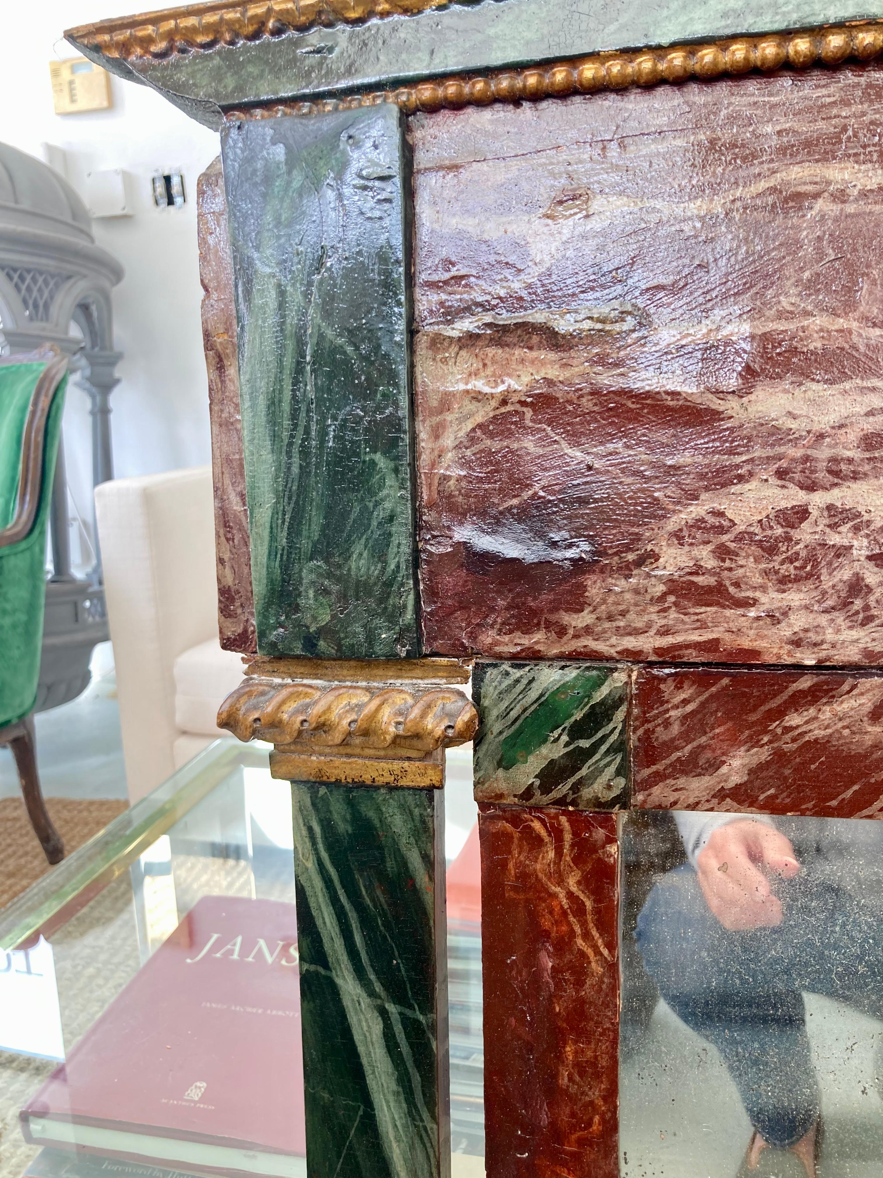Miroir Empire en faux marbre et bois peint à la française en vente 2