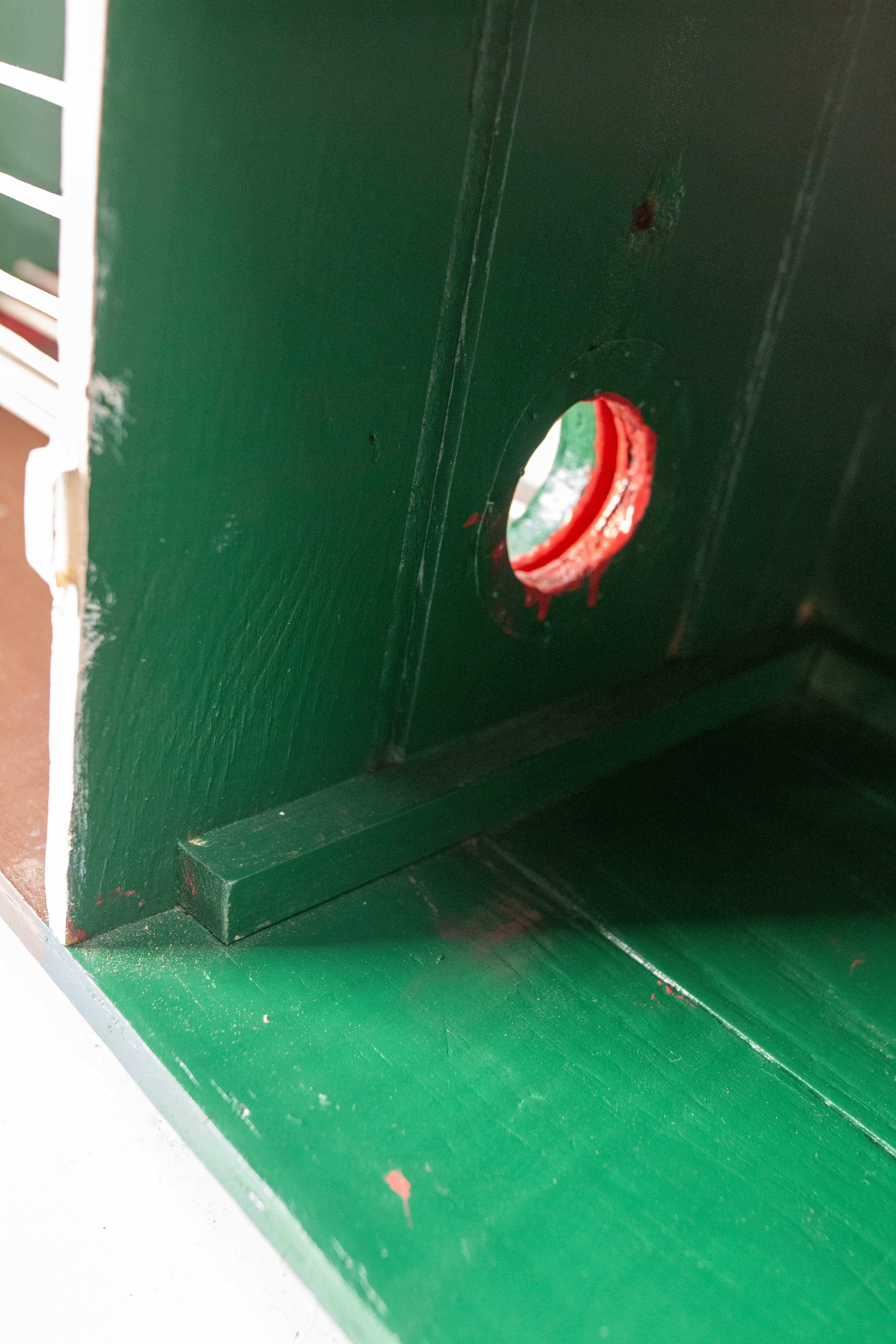 French Painted Garden House for Gerbils or Small pets circa 1970 For Sale 1