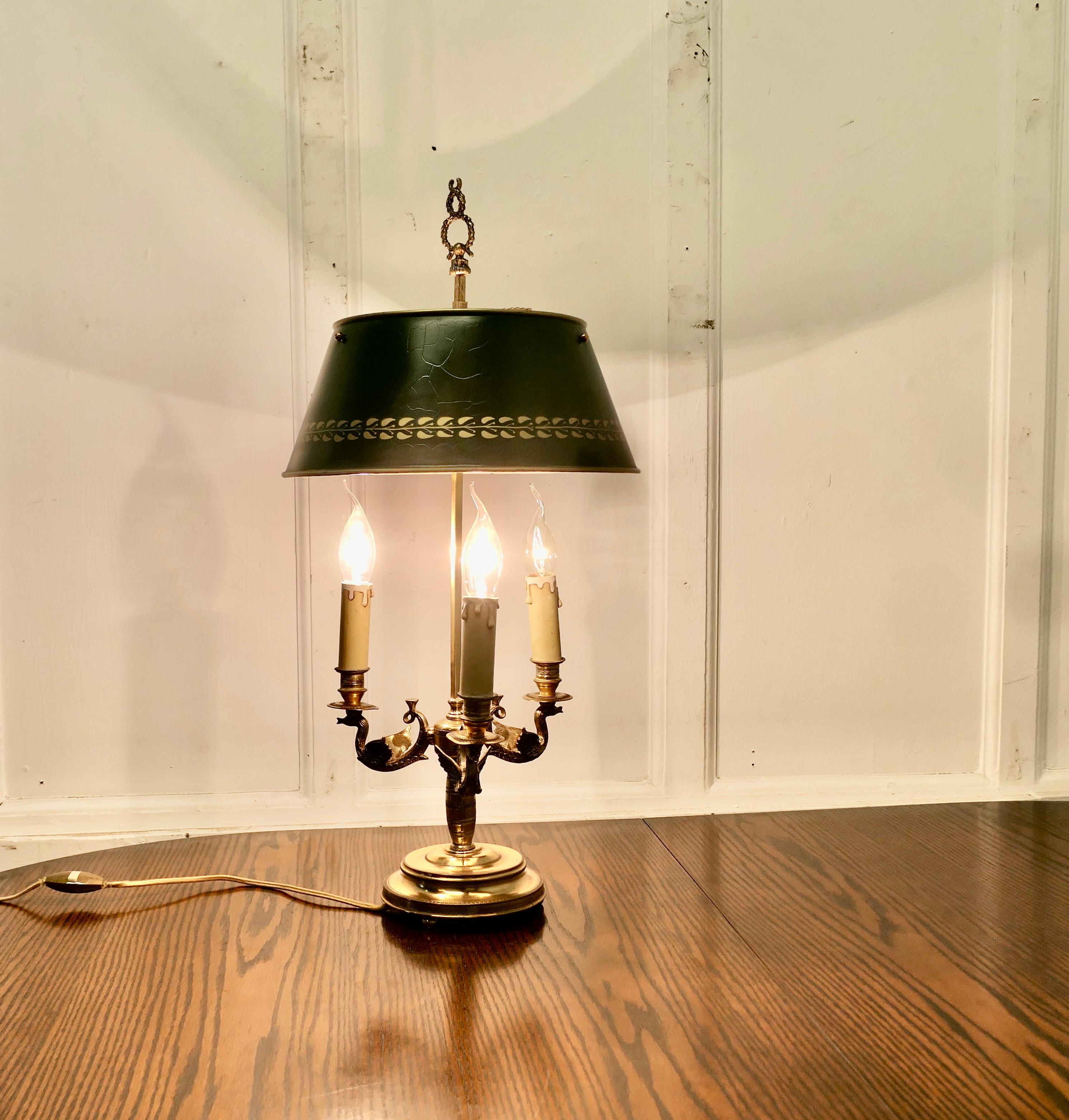 Ottone Lampada da tavolo tripla in ottone e toleware verde dipinto francese in vendita