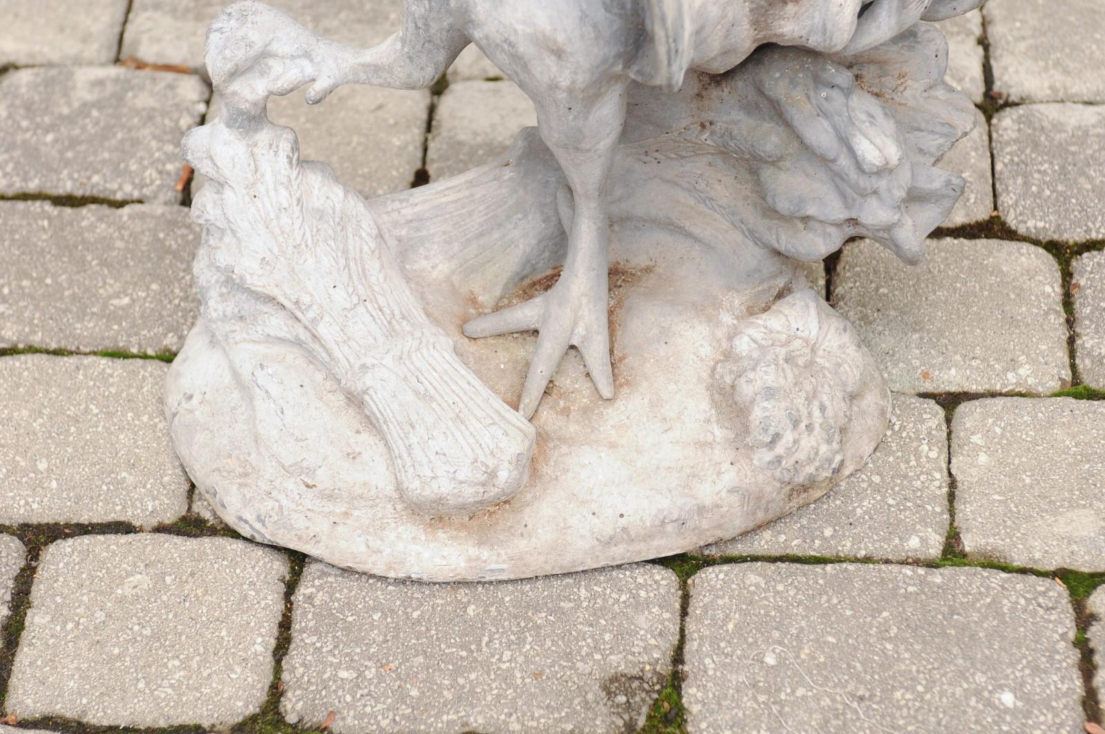 Gemalte lebensgroße Crowing Rooster-Skulptur aus Blei auf Sockel, um 1920, Frankreich im Angebot 1