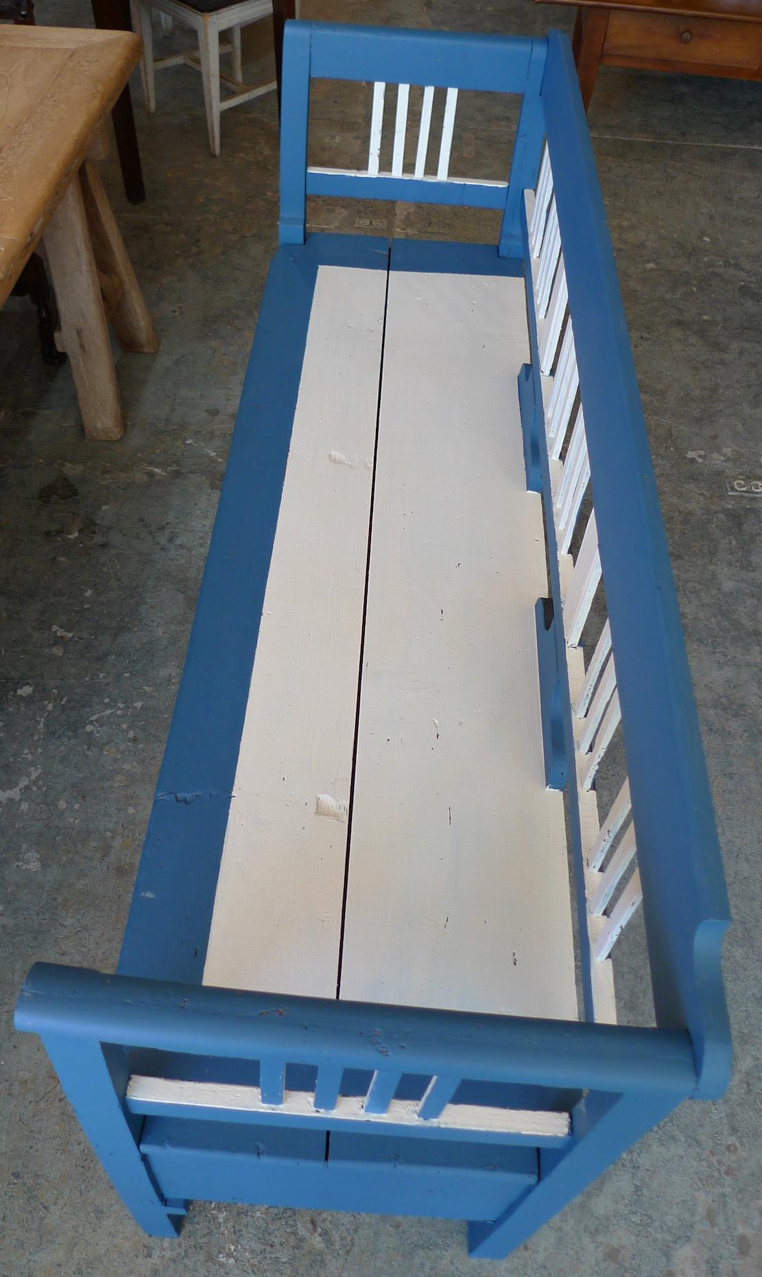 bench with side arms
