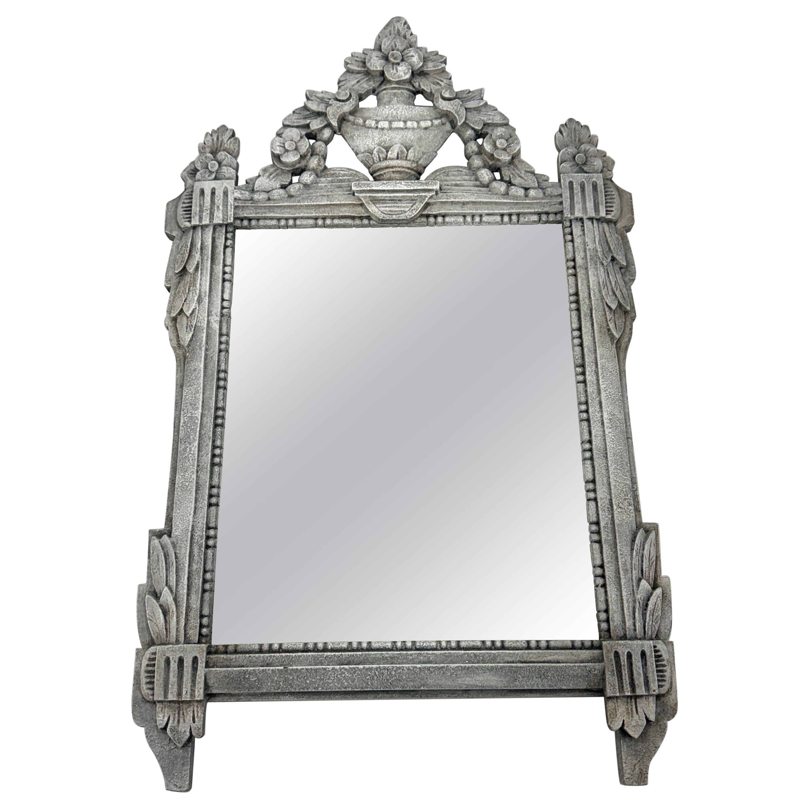 Miroir français peint de style Louis XVI sculpté