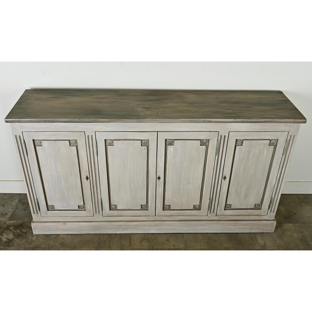 Enfilade de reproduction française peinte de style Louis XVI en vente 3