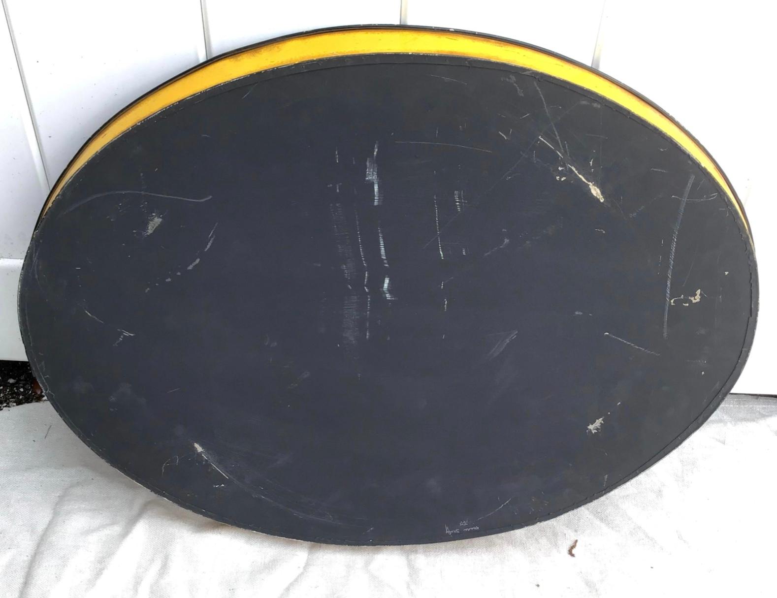 Bemaltes Senf- und schwarzes Tablett aus Zinn im Zustand „Gut“ im Angebot in Bradenton, FL
