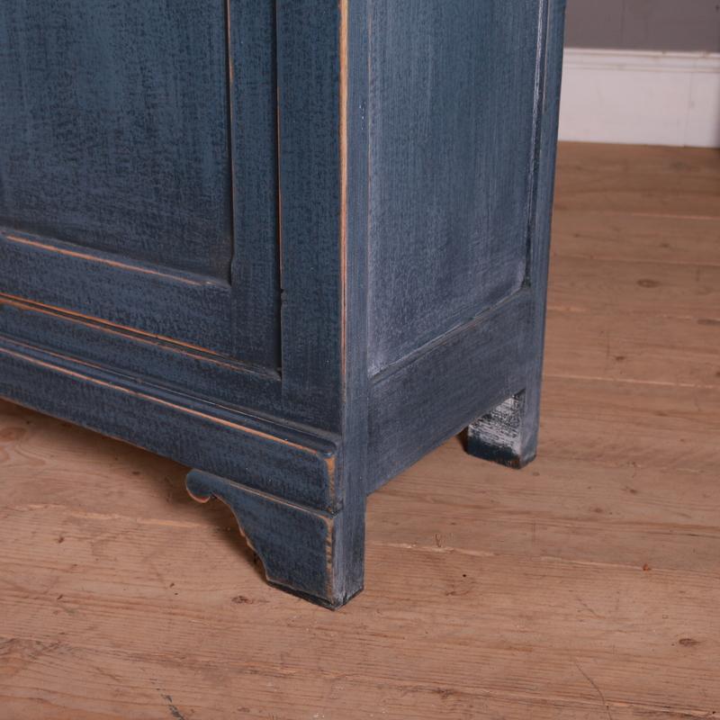 Stunning early 19th C French pine 6 door narrow enfilade. 1840.

Dimensions
121 inches (307 cms) wide
16 inches (41 cms) deep
37 inches (94 cms) high.

    