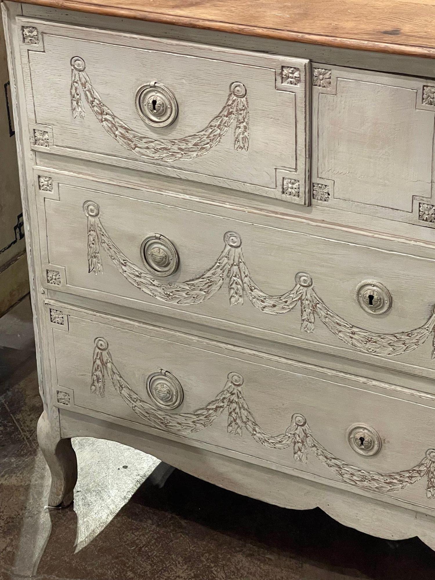 French Painted Oak Commode In Good Condition For Sale In Dallas, TX