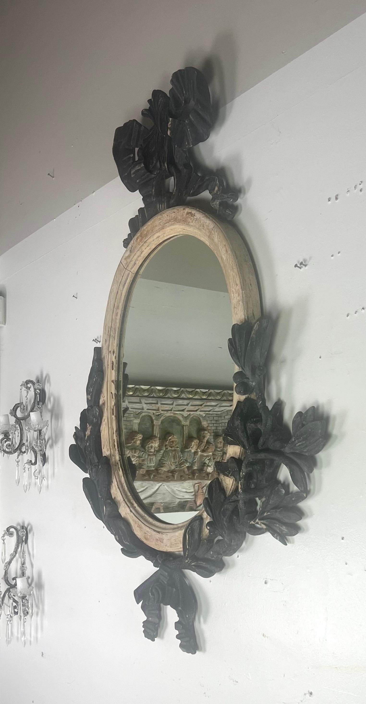 Miroir ovale peint à la française avec ruban et feuilles, vers 1900 en vente 5