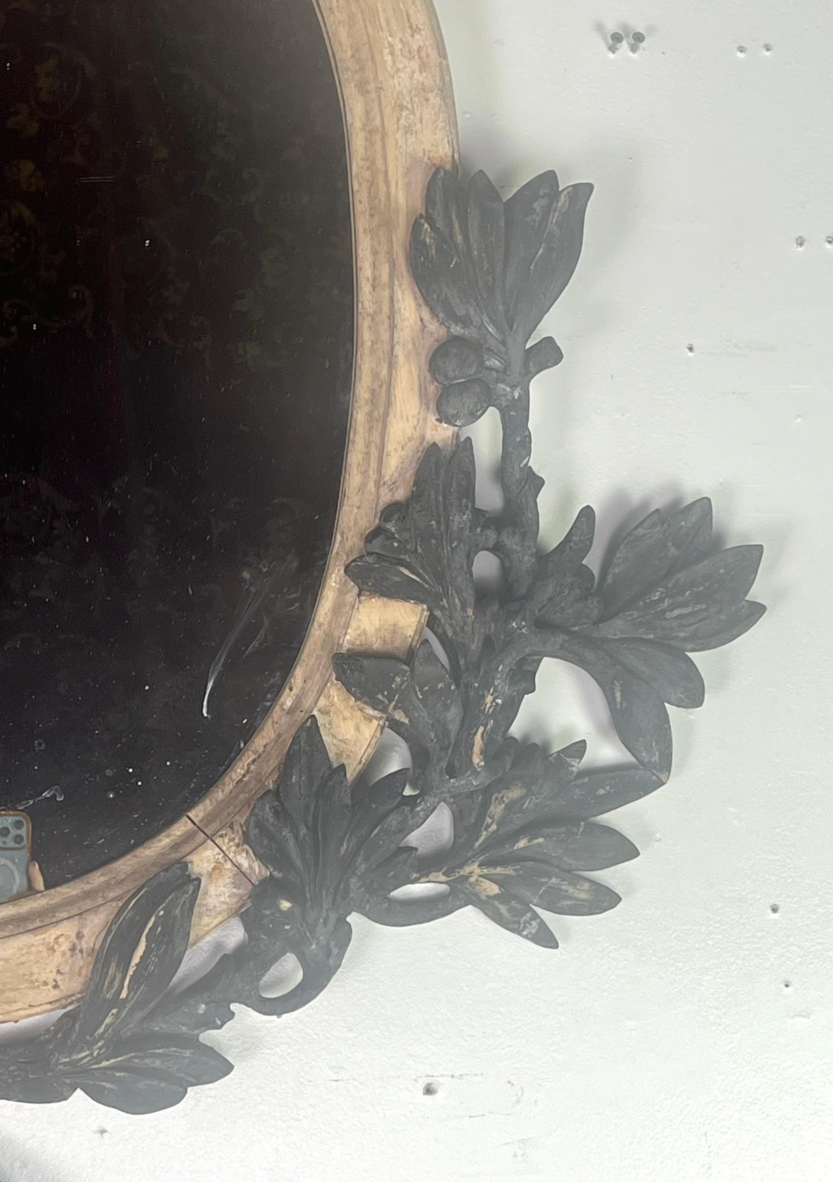 Français Miroir ovale peint à la française avec ruban et feuilles, vers 1900 en vente