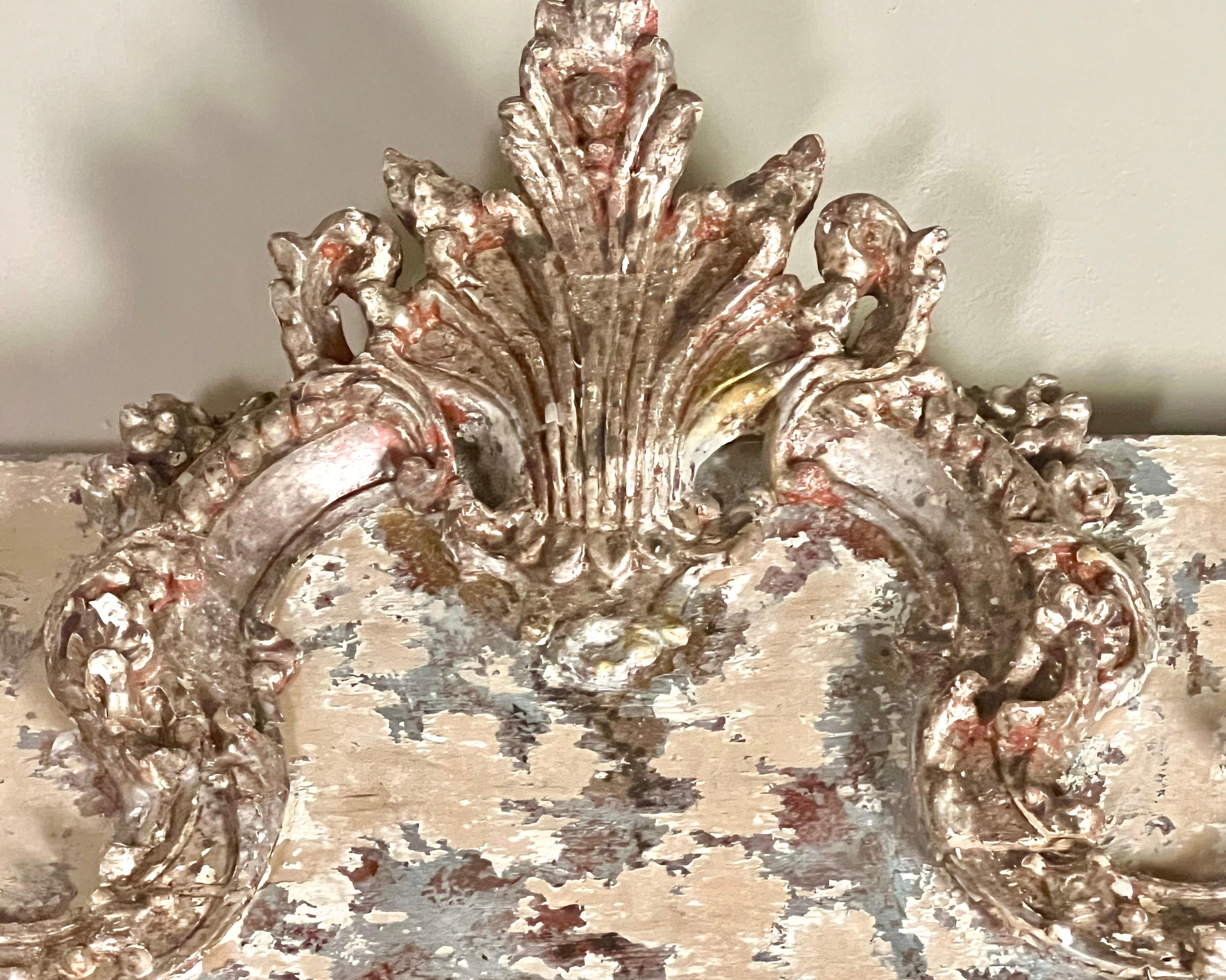 Rococo Miroir peint et parcellaire doré en vente