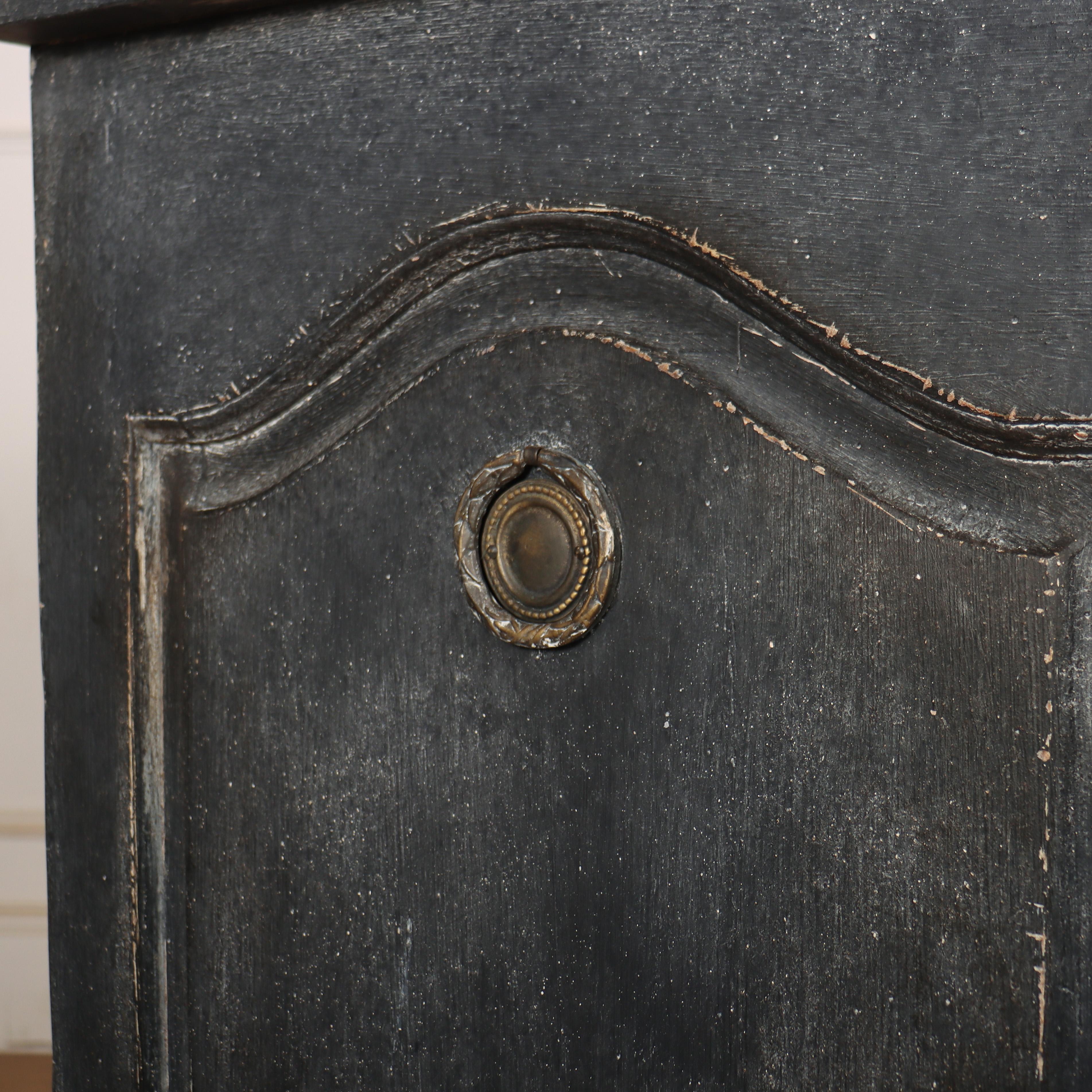 Commode francese a serpentina dipinta in vendita 3