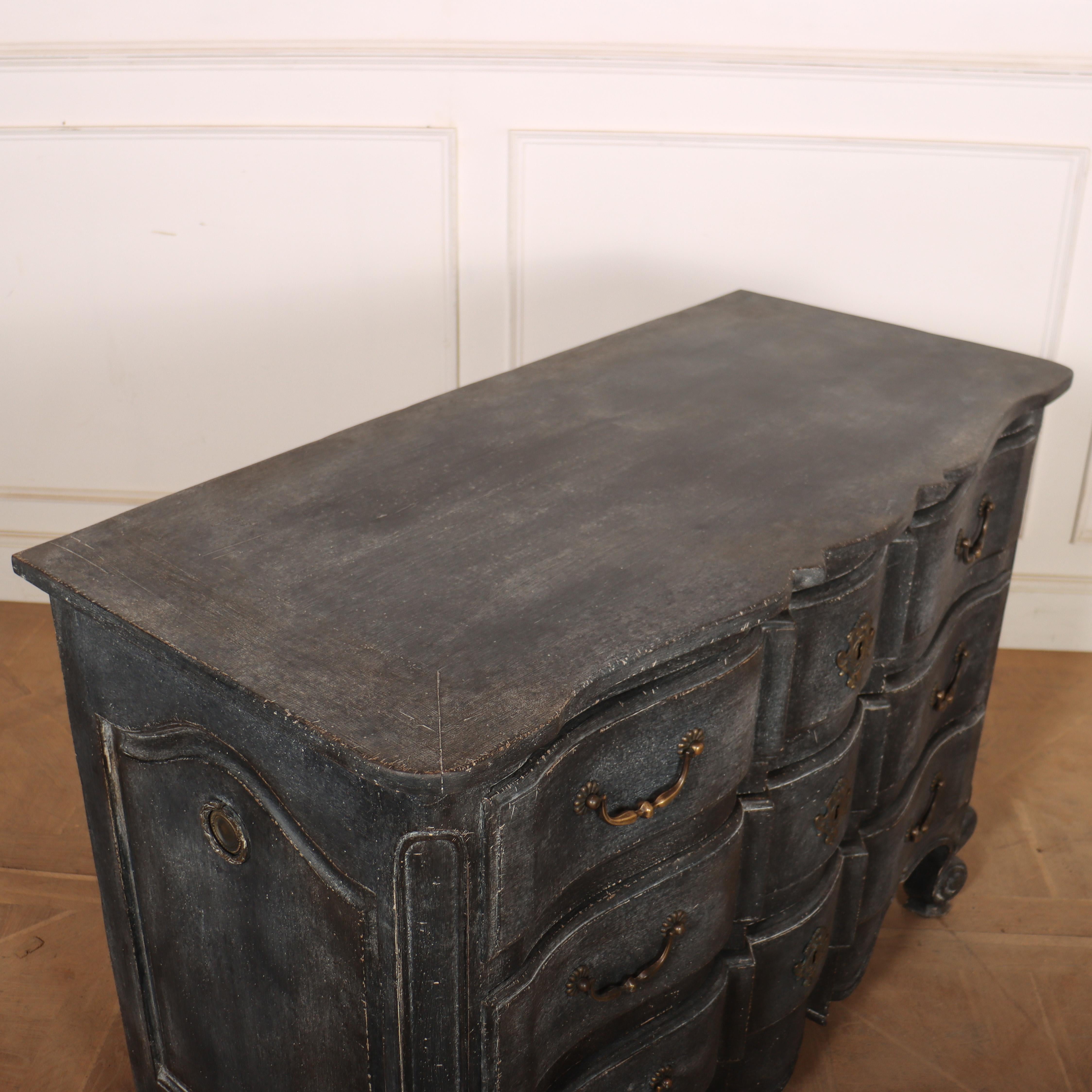 Commode francese a serpentina dipinta in vendita 4