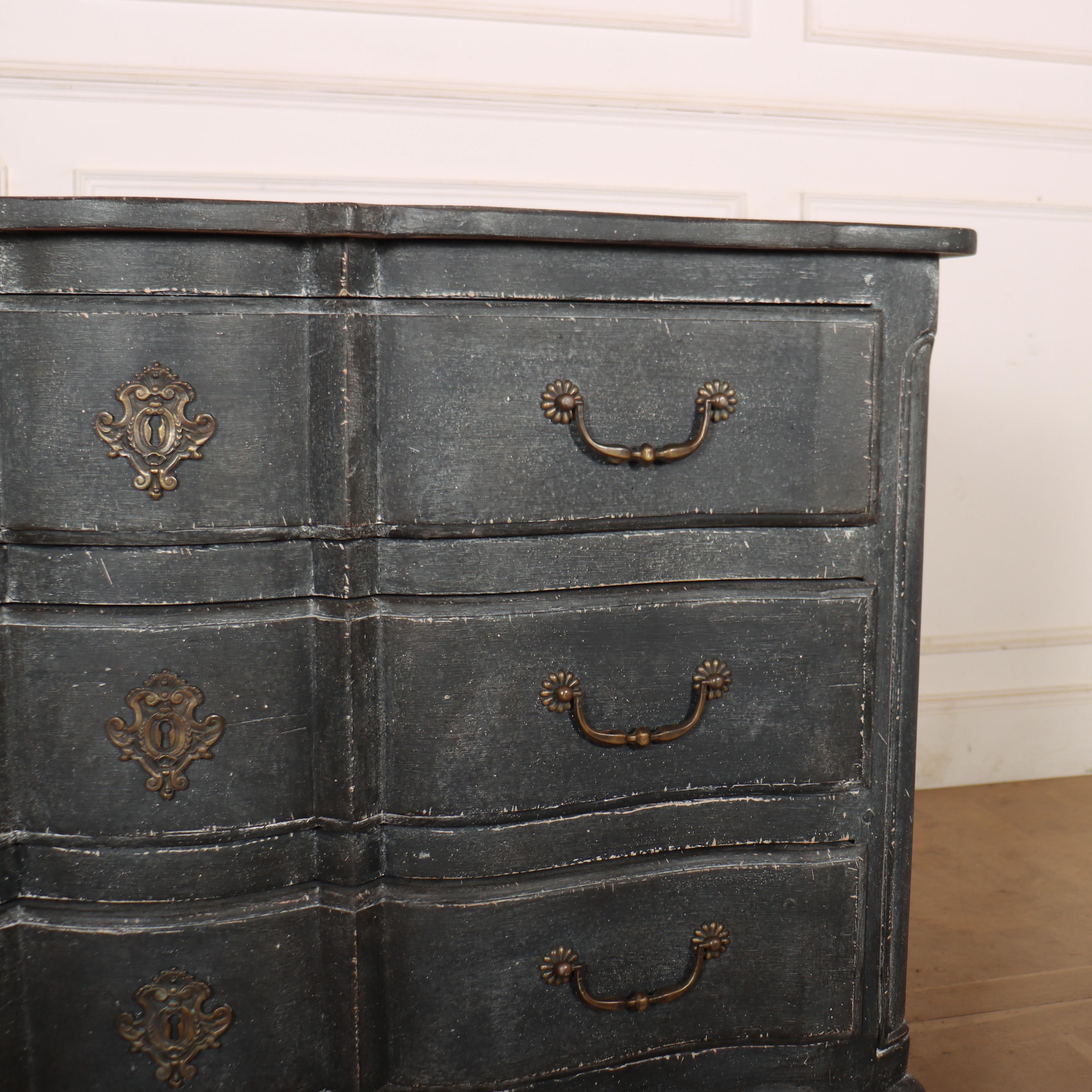Francese Commode francese a serpentina dipinta in vendita