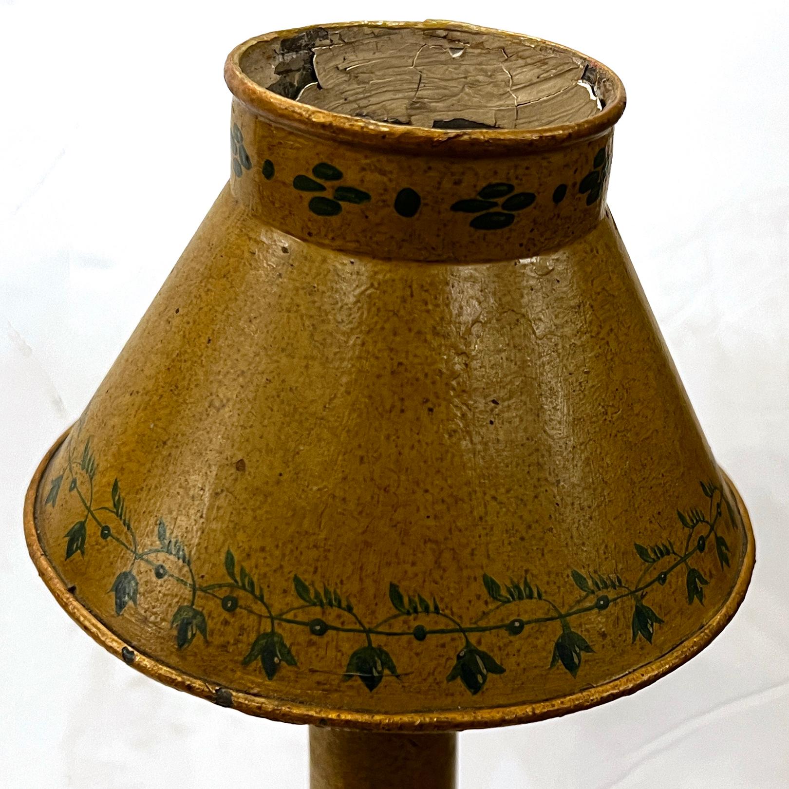 French Painted Tole Lamp In Good Condition For Sale In New York, NY