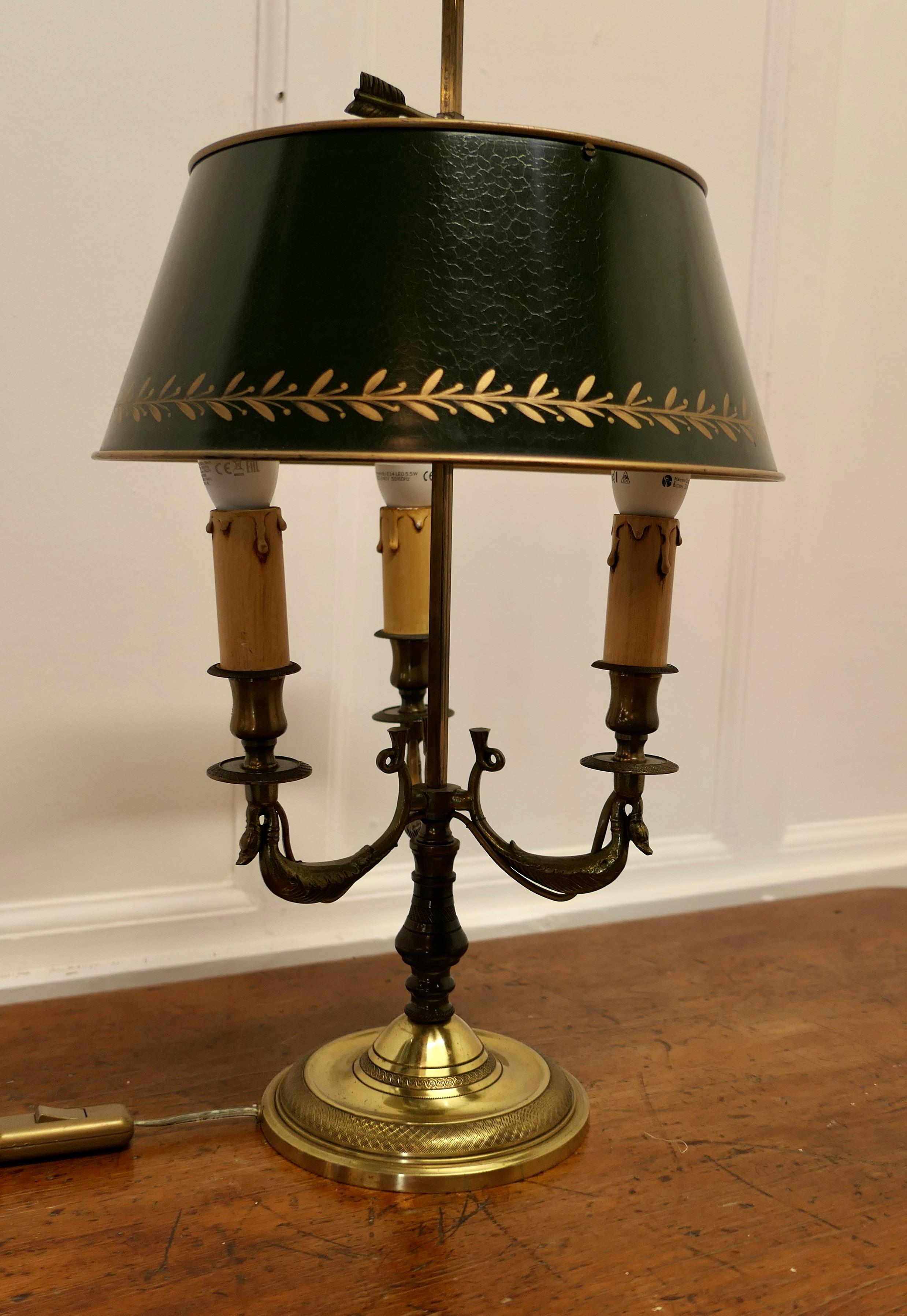 Laiton Lampe de bureau triple en faïence peinte et laiton en vente