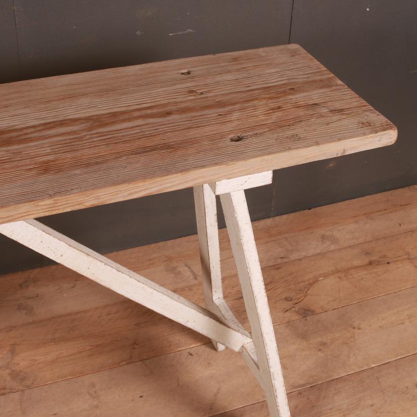 French Painted Trestle Table im Zustand „Gut“ in Leamington Spa, Warwickshire