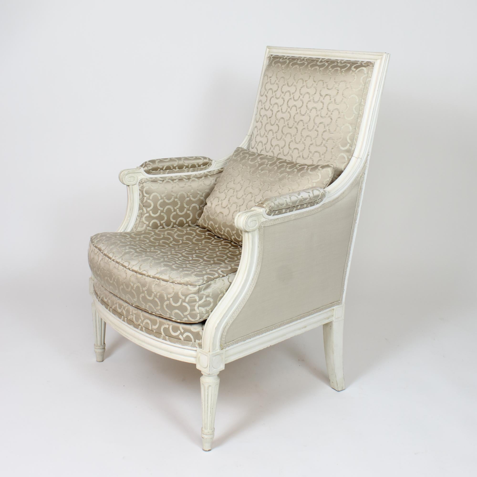 French Painted Wood Louis XVI Armchairs or Bèrgères à la Reine  For Sale 5