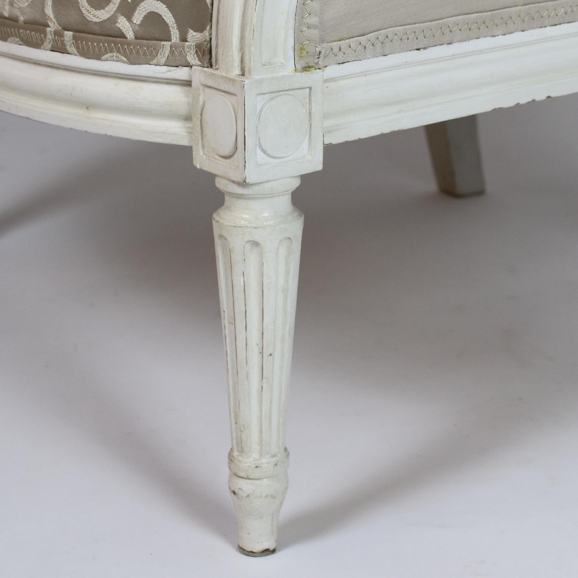 Französische Sessel aus bemaltem Holz im Stil von Louis XVI oder Bèrgères à la Reine  im Angebot 5