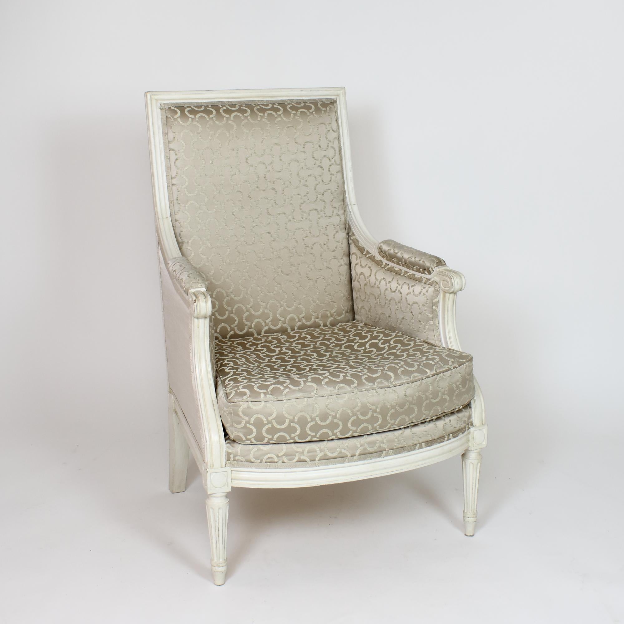 Französische Sessel aus bemaltem Holz im Stil von Louis XVI oder Bèrgères à la Reine  im Angebot 1