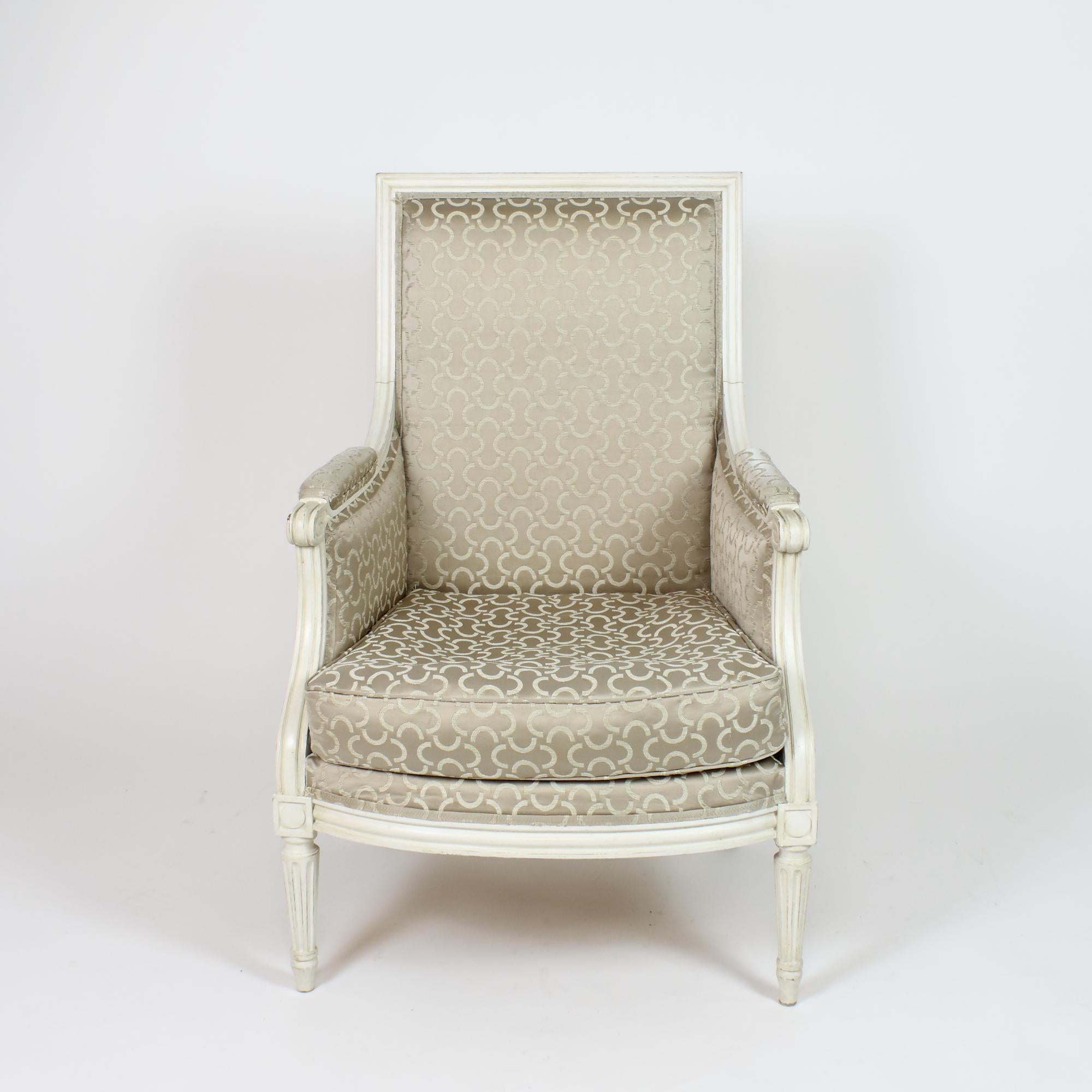 Französische Sessel aus bemaltem Holz im Stil von Louis XVI oder Bèrgères à la Reine  im Angebot 2