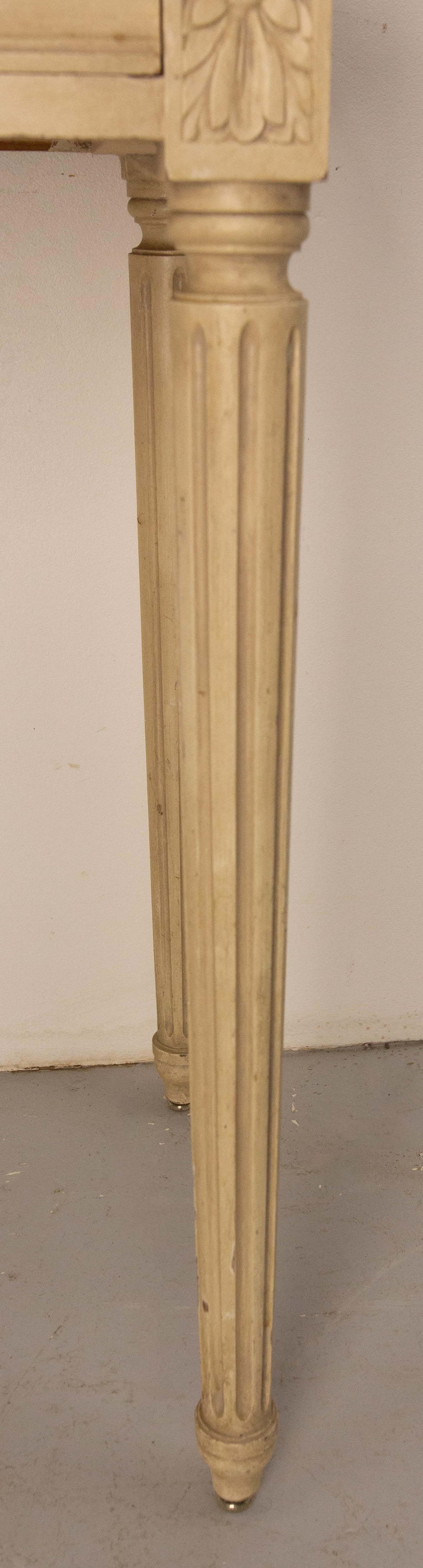 Table d'appoint en Wood Wood peint et laiton Table d'écriture à un tiroir, circa 1910 en vente 7