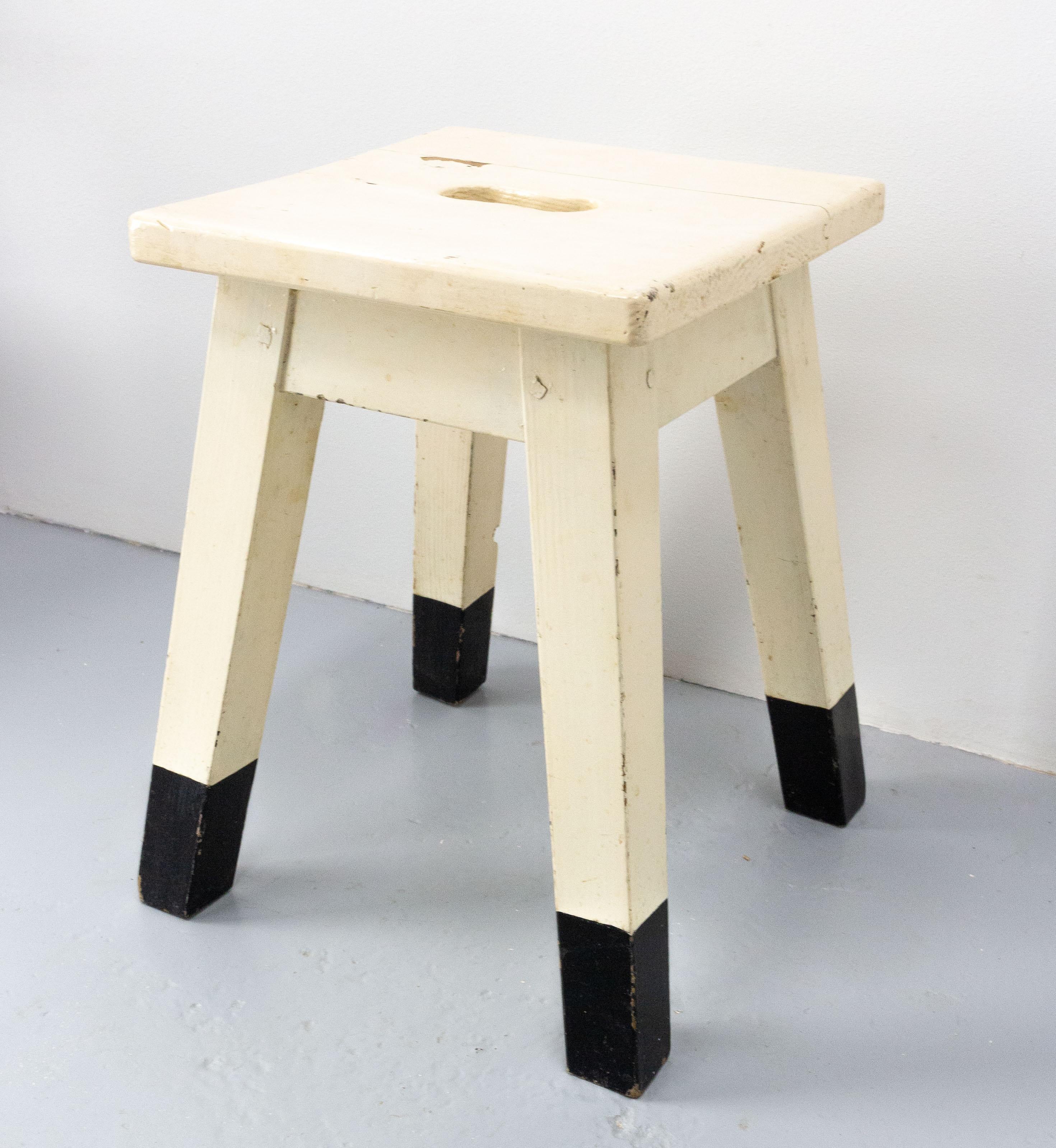 French Painted Wooden Side Stool, circa 1950 In Good Condition For Sale In Labrit, Landes