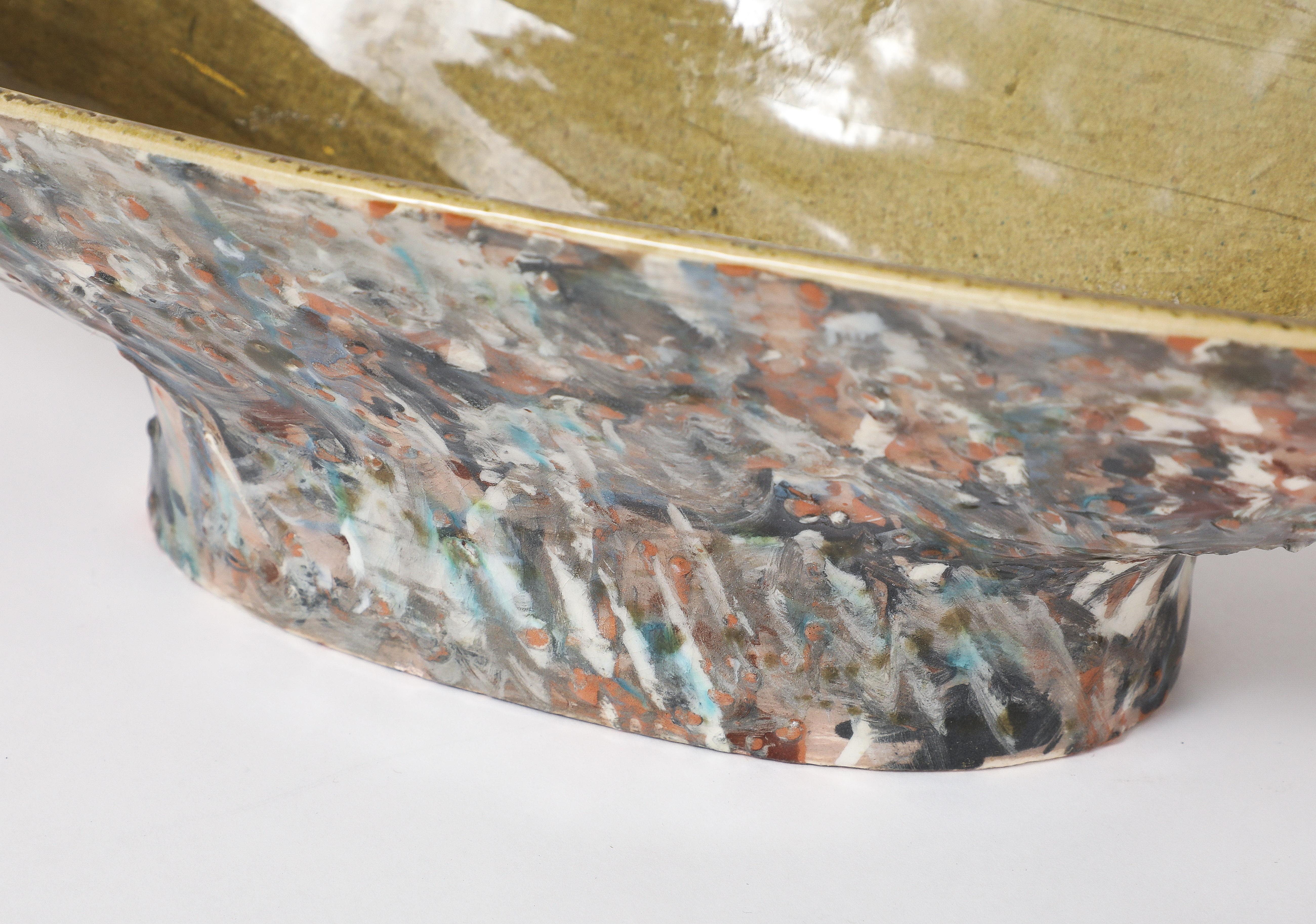 Centrotavola francese in ceramica smaltata a colori in vendita 2