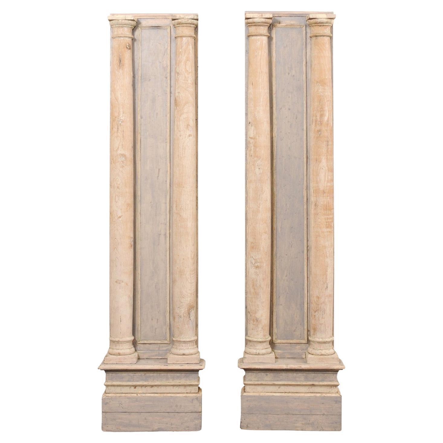 Coppia di colonne francesi in legno dipinto del XIX secolo, alte 7,25 piedi