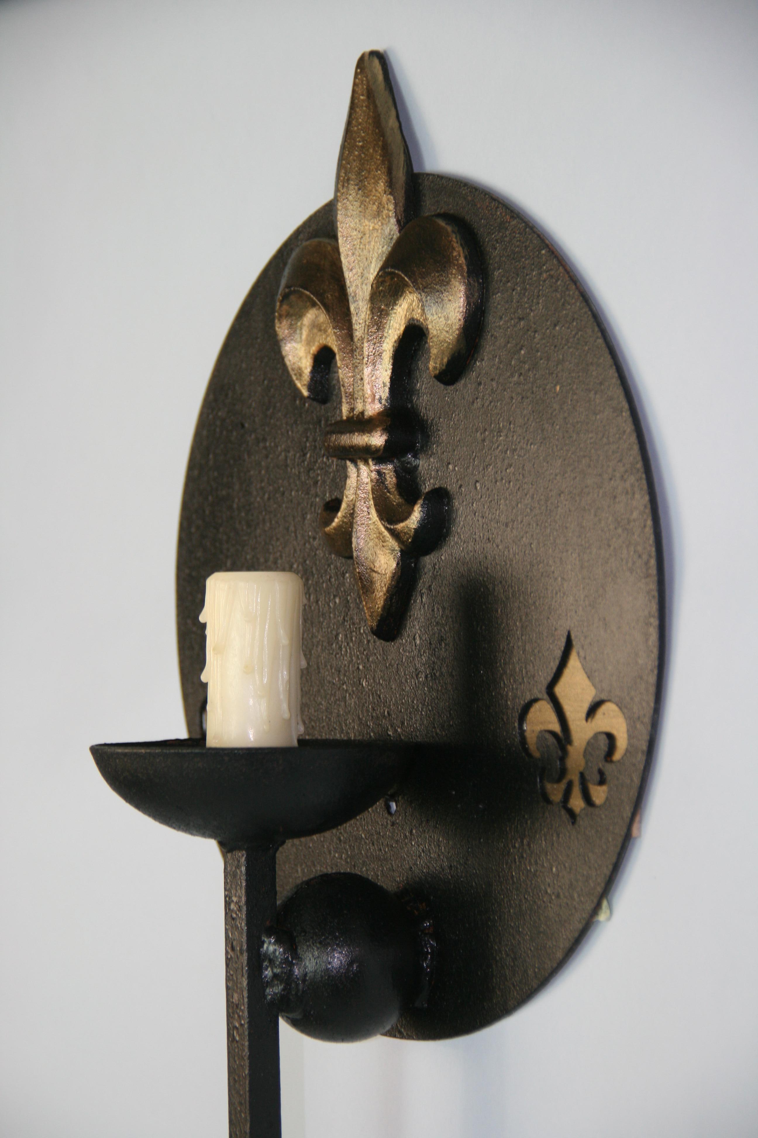 Coppia francese Fleur De Lei in ferro nero, lampade da sole sovradimensionate degli anni '60 in vendita 3