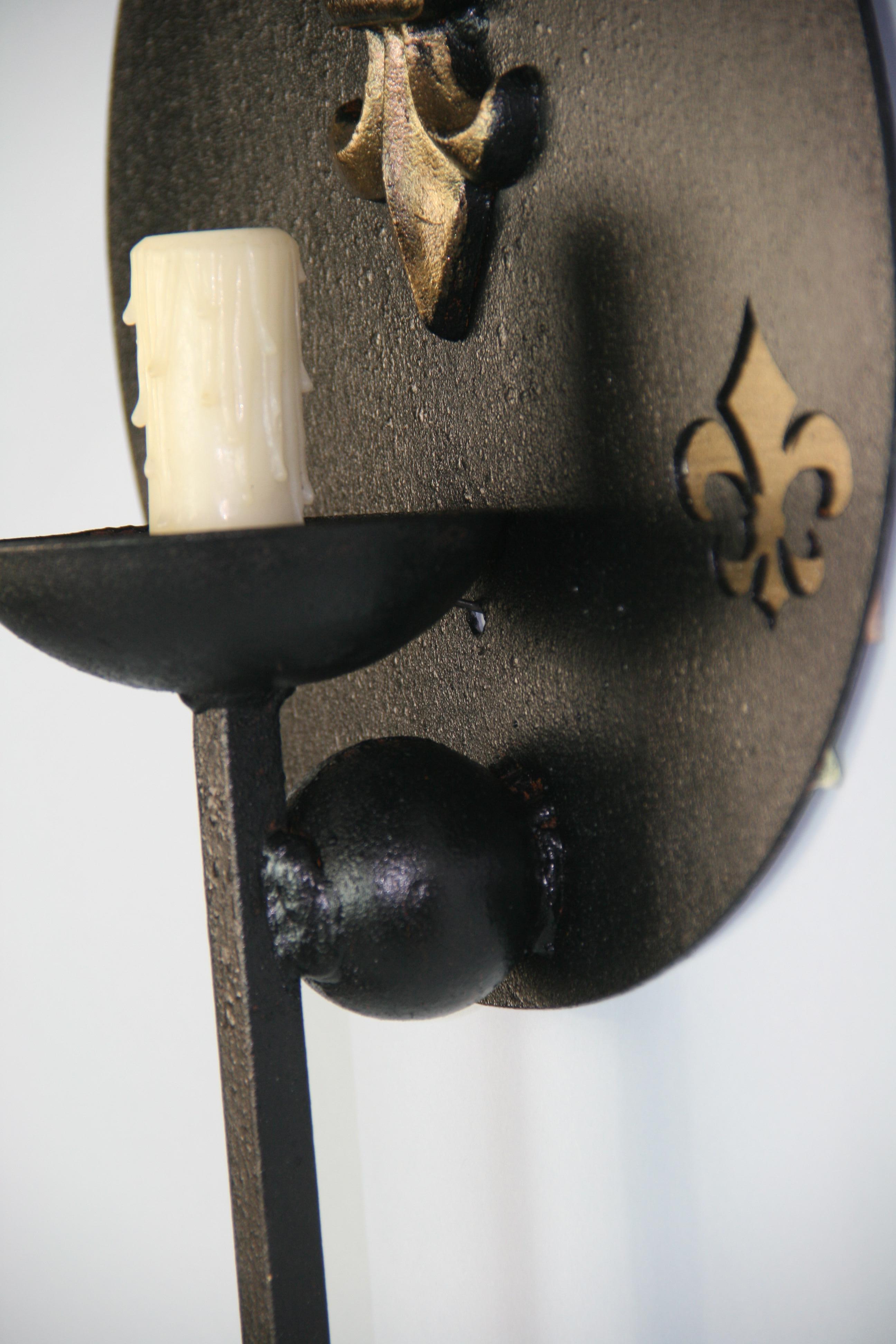 Coppia francese Fleur De Lei in ferro nero, lampade da sole sovradimensionate degli anni '60 in vendita 4
