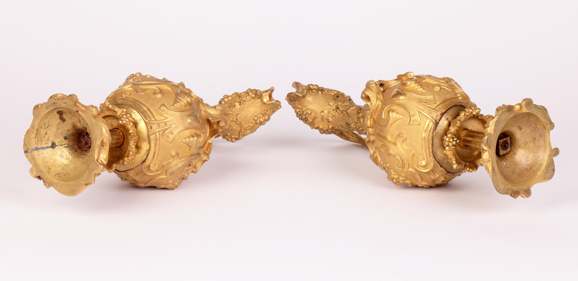 Französisches Paar vergoldete Bronze-ornamente, neoklassizistische Deko-Würfel im Angebot 7