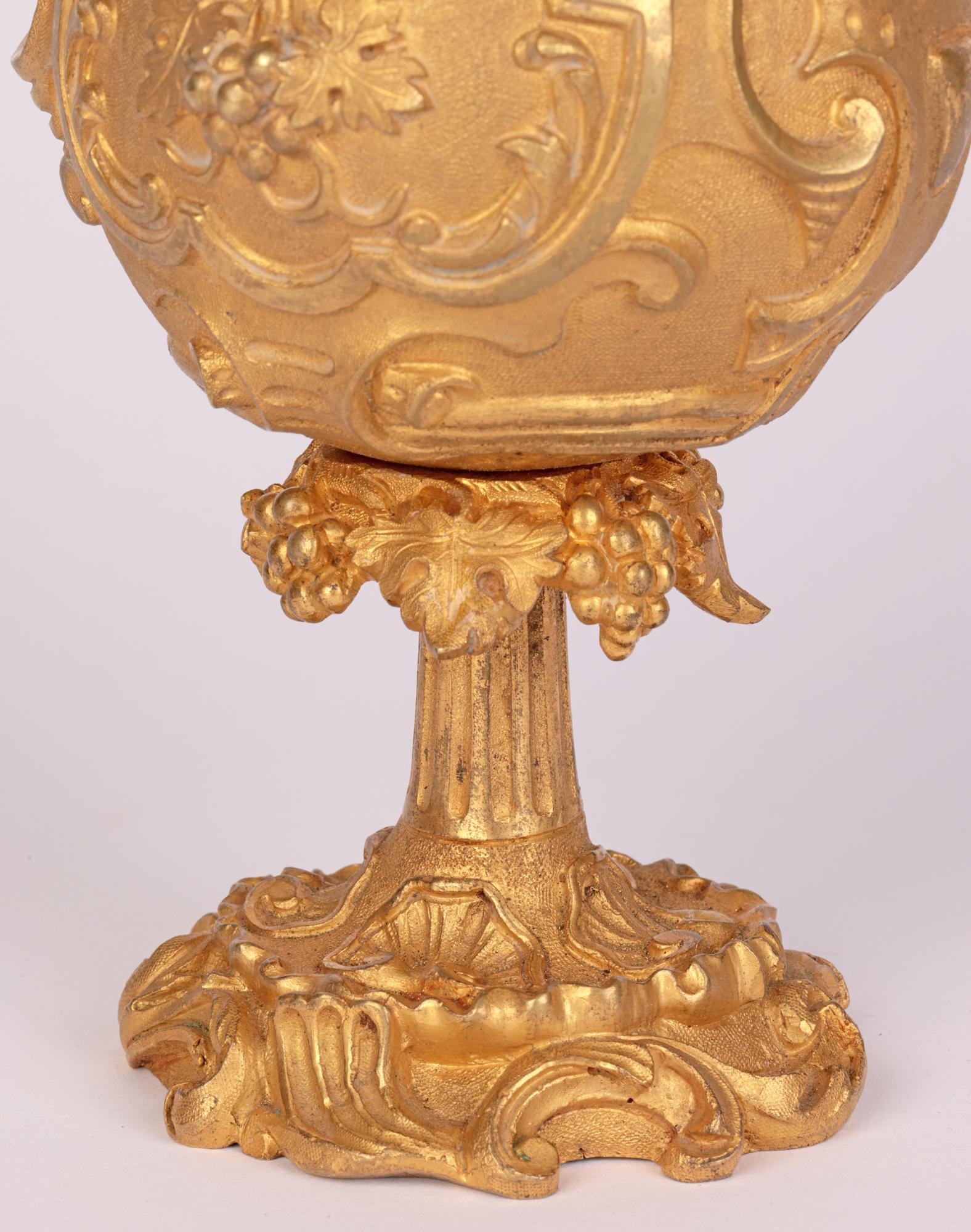 Französisches Paar vergoldete Bronze-ornamente, neoklassizistische Deko-Würfel im Angebot 10