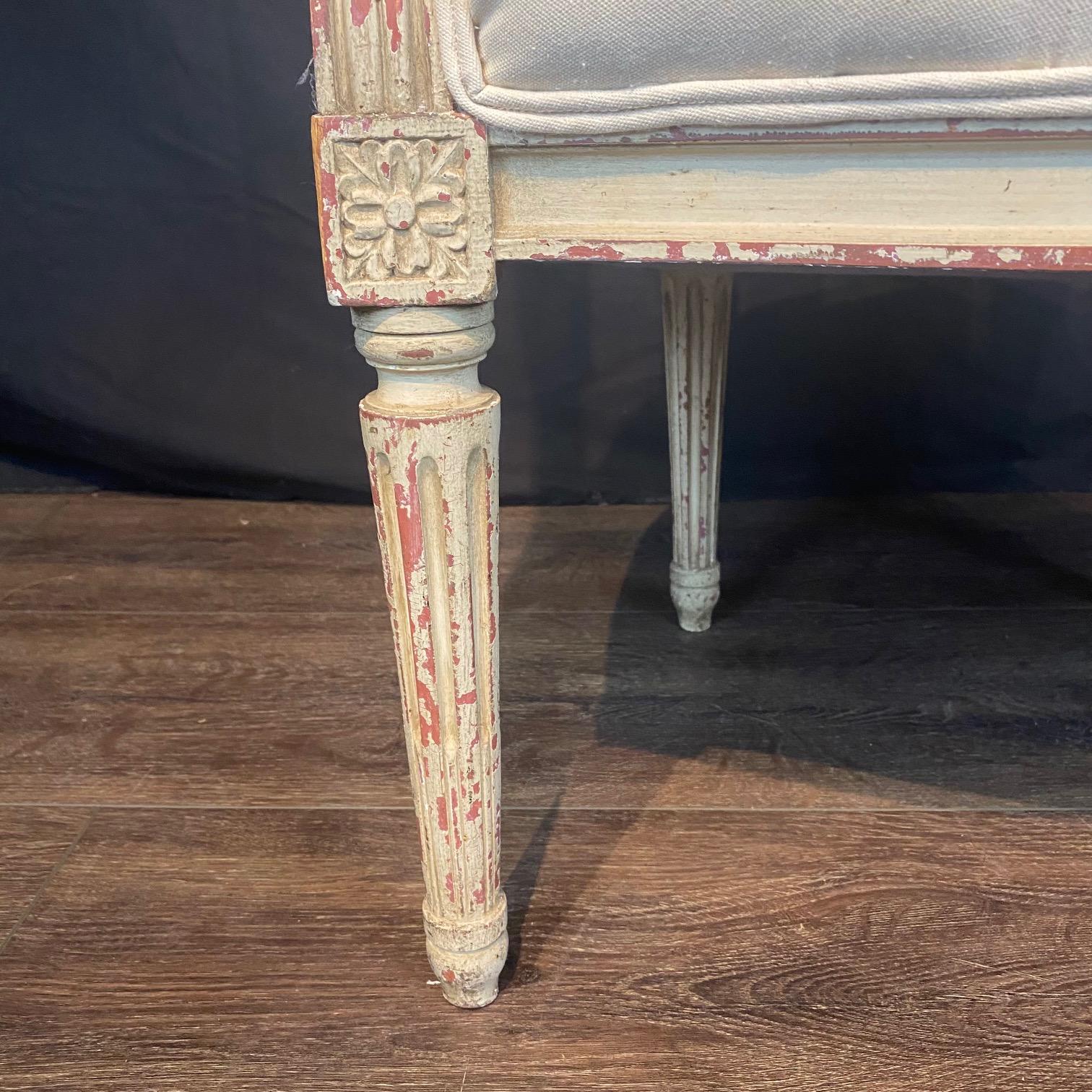 Tappezzeria Coppia di poltrone o fauteuil francesi Luigi XV con ottomani abbinati in vendita
