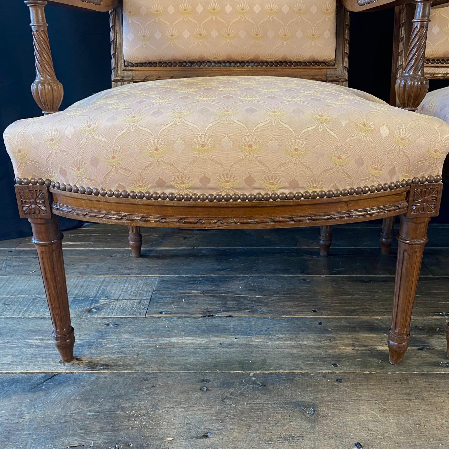Französisch Paar Louis XVI geschnitzt Mahagoni Fauteuil Arm Stühle (19. Jahrhundert) im Angebot