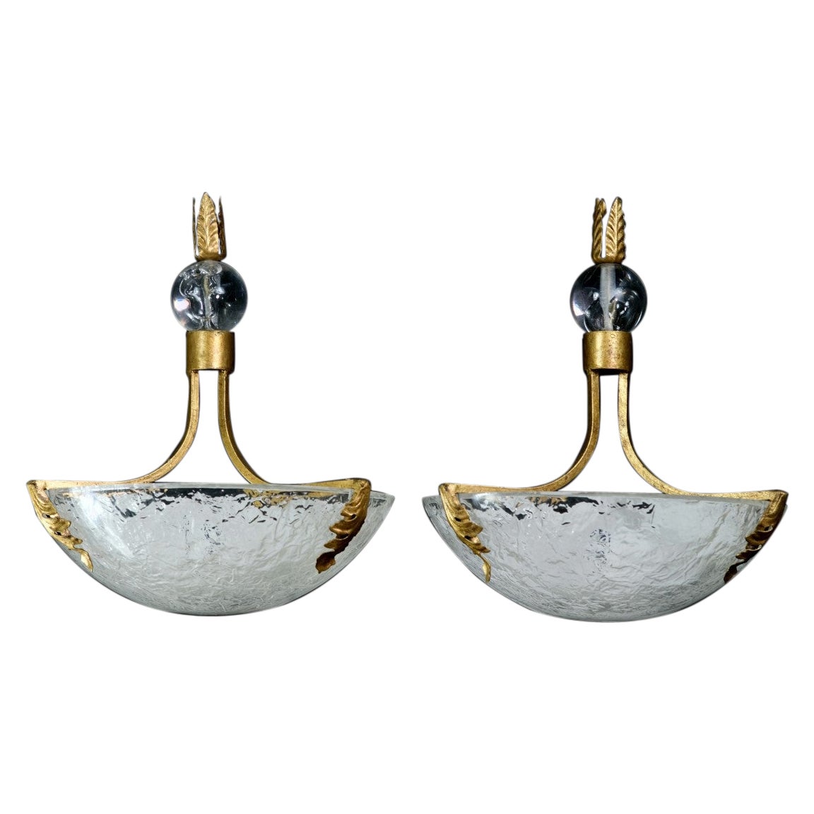 Paire d'appliques à poser en Lucite, Modernes, du milieu du siècle dernier, Abat-jours texturés en vente