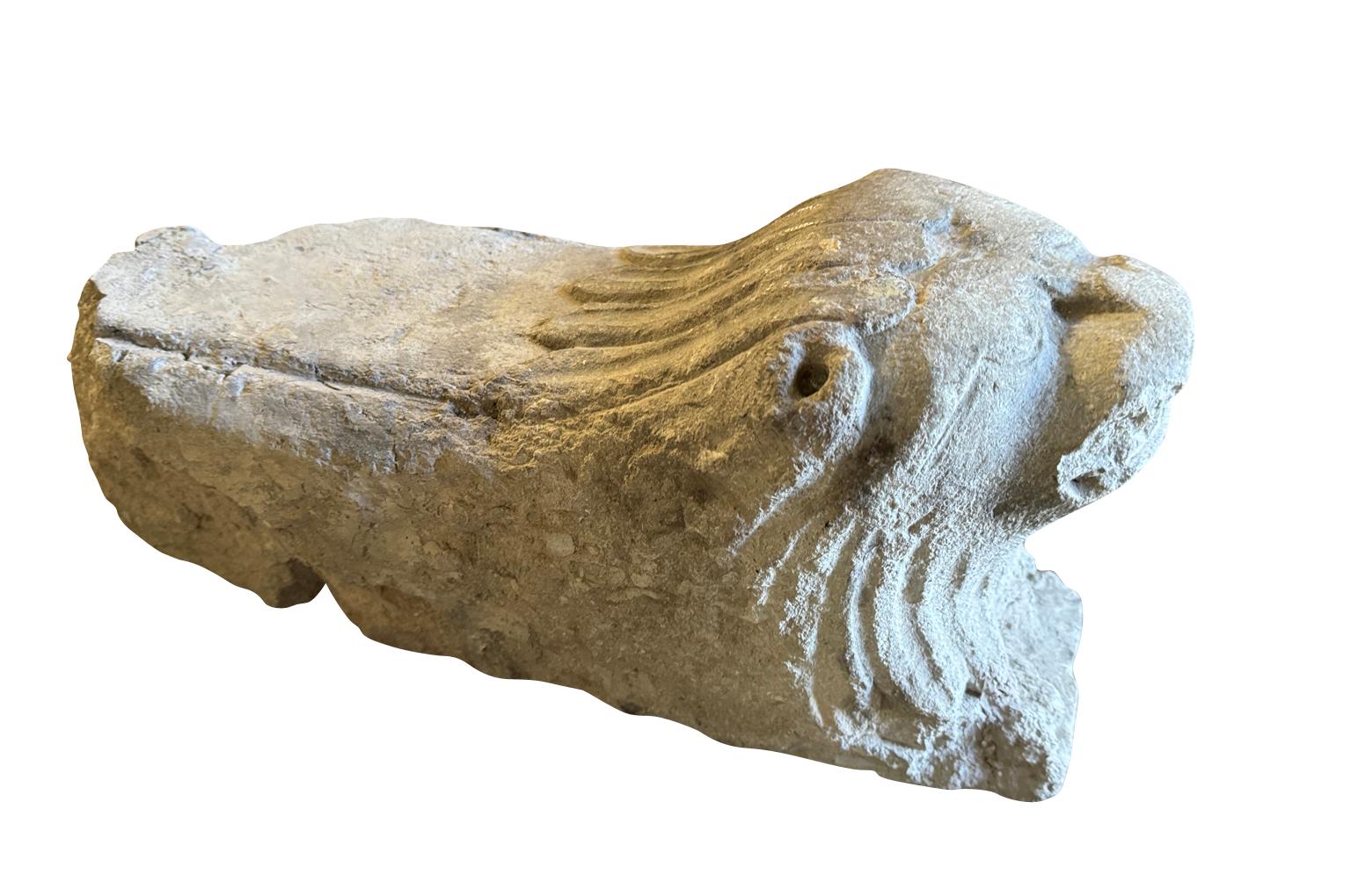 XVIIIe siècle et antérieur Paire de sculptures de lion du 14e siècle en vente