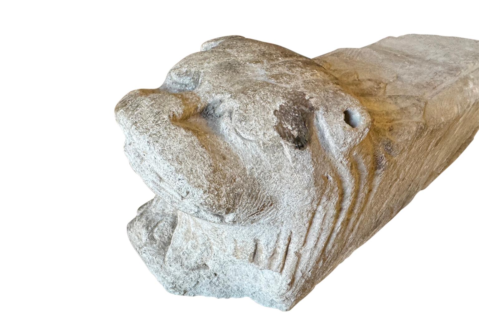 Paire de sculptures de lion du 14e siècle en vente 1