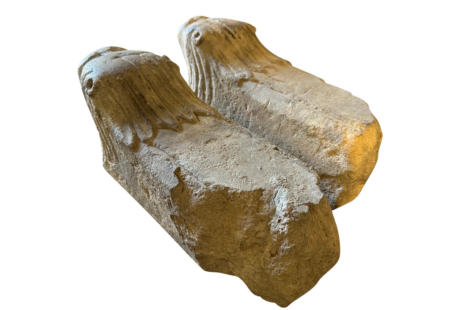 Paire de sculptures de lion du 14e siècle en vente 2