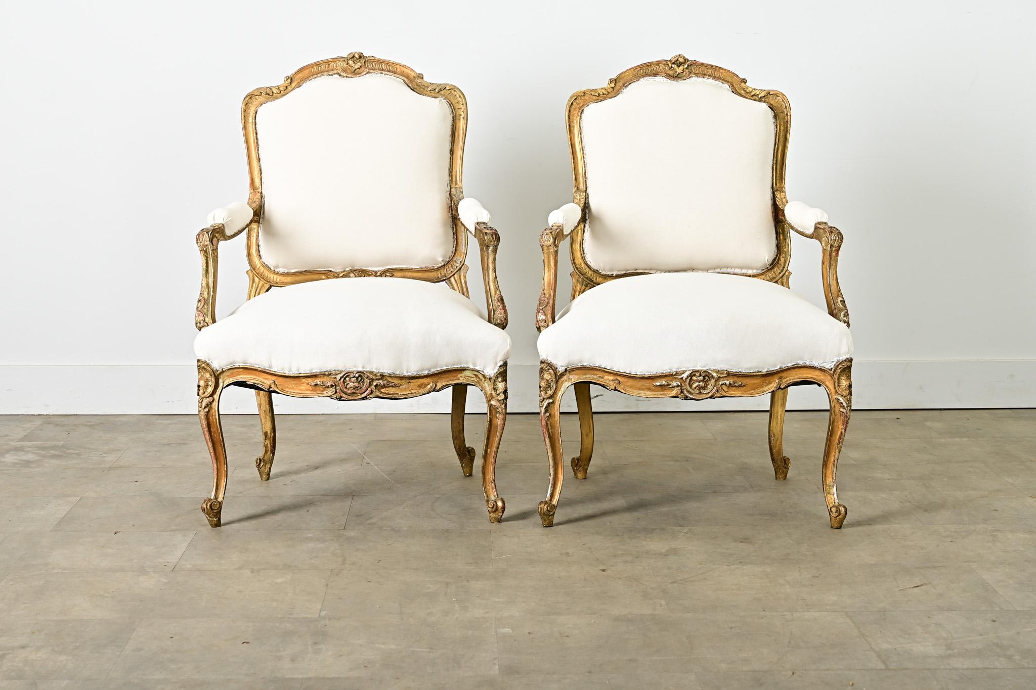 Français Paire de Fauteuils d'époque Louis XV du 18ème siècle en vente