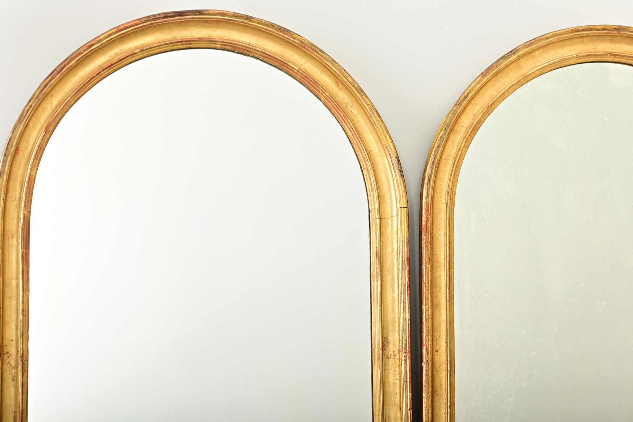 Pareja francesa de espejos dorados arqueados del siglo XIX Francés en venta