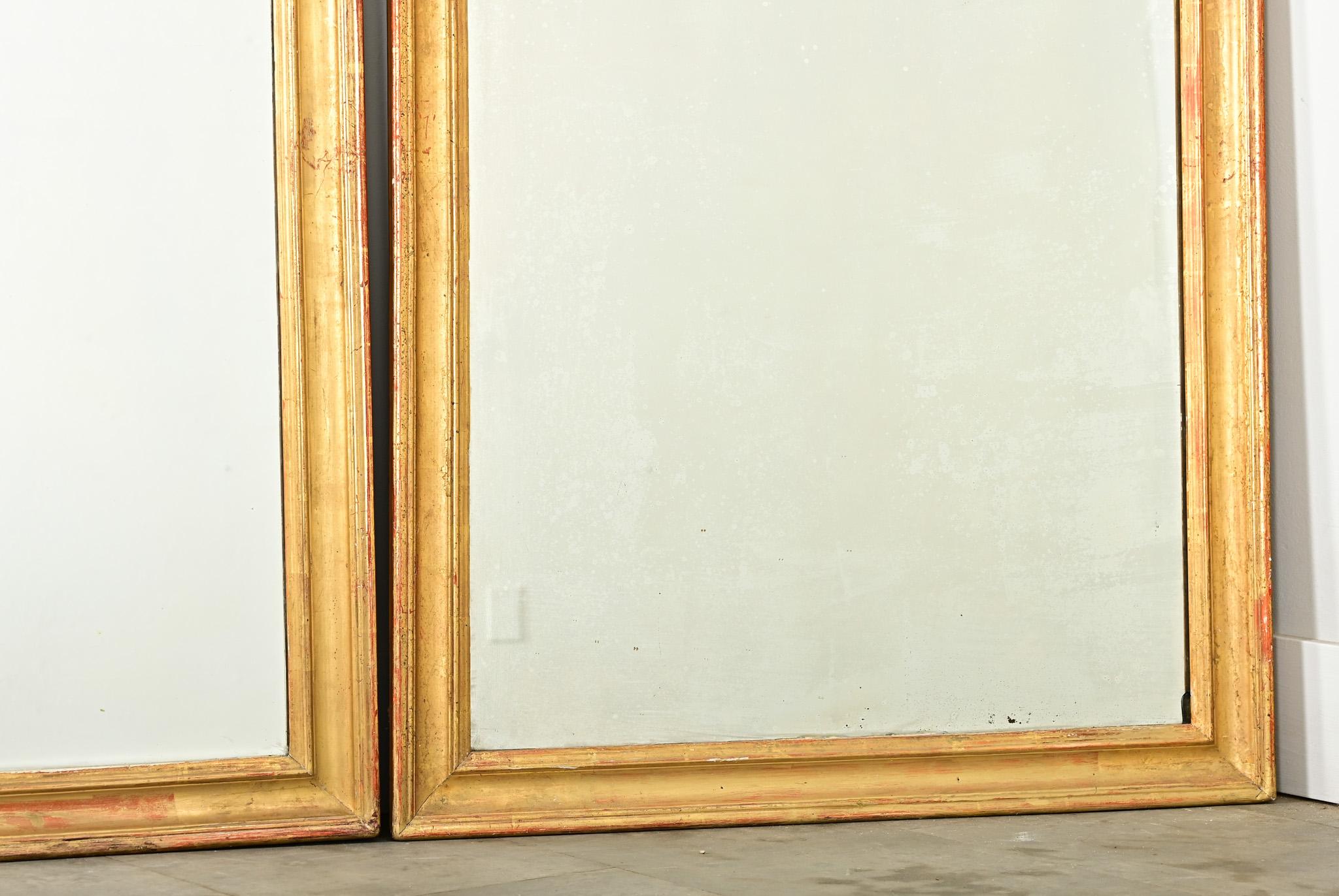 Pareja francesa de espejos dorados arqueados del siglo XIX Oro en venta