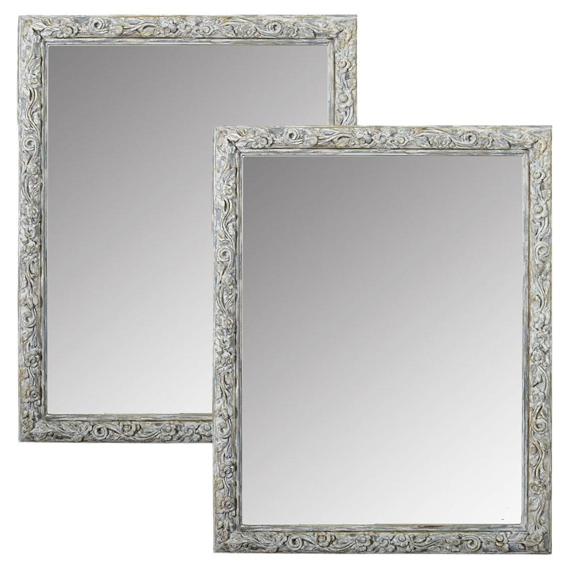 Paire de miroirs sculptés et peints du 19ème siècle en vente