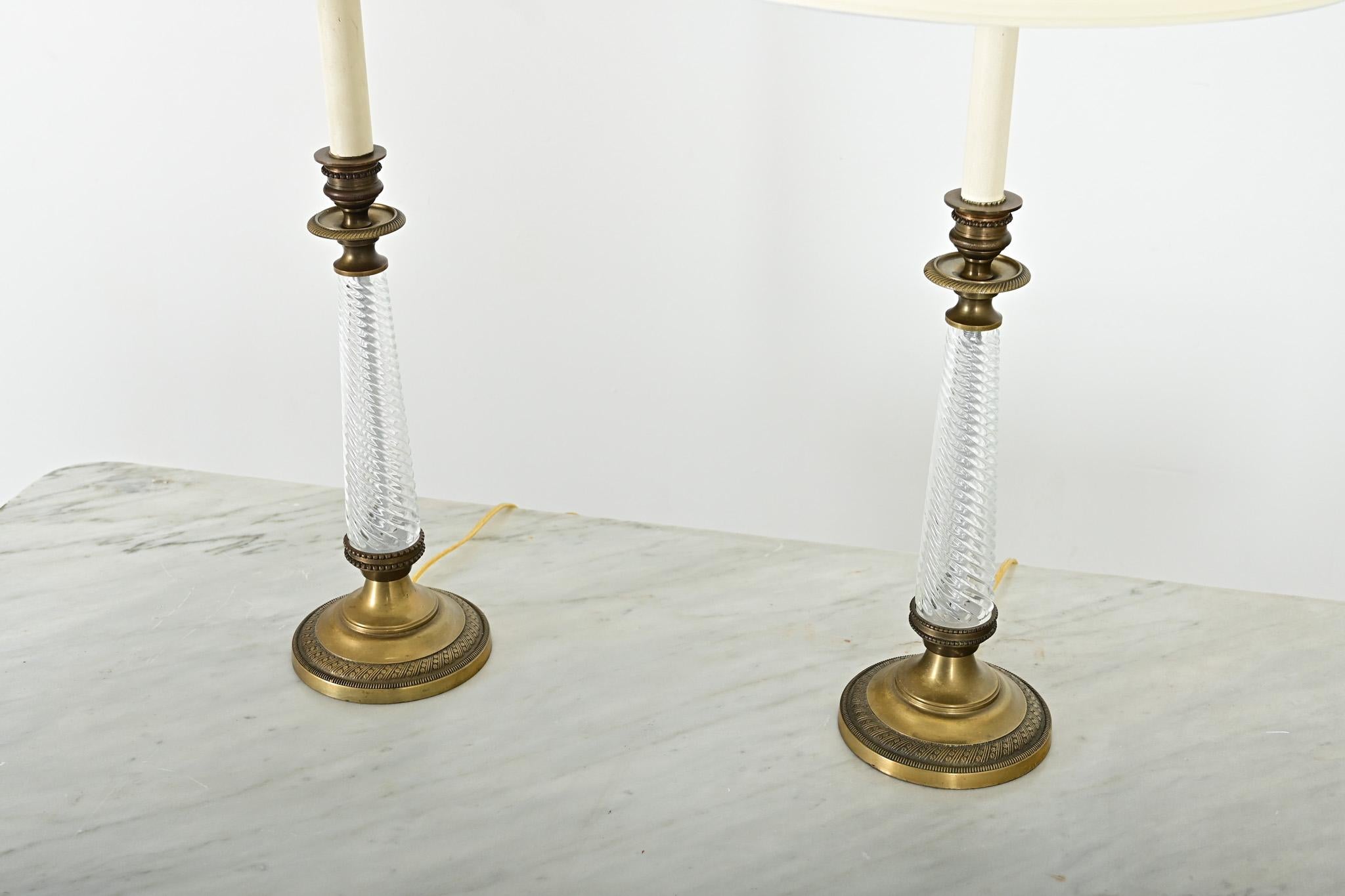 Pareja de candelabros imperio franceses del siglo XIX Repujado en venta