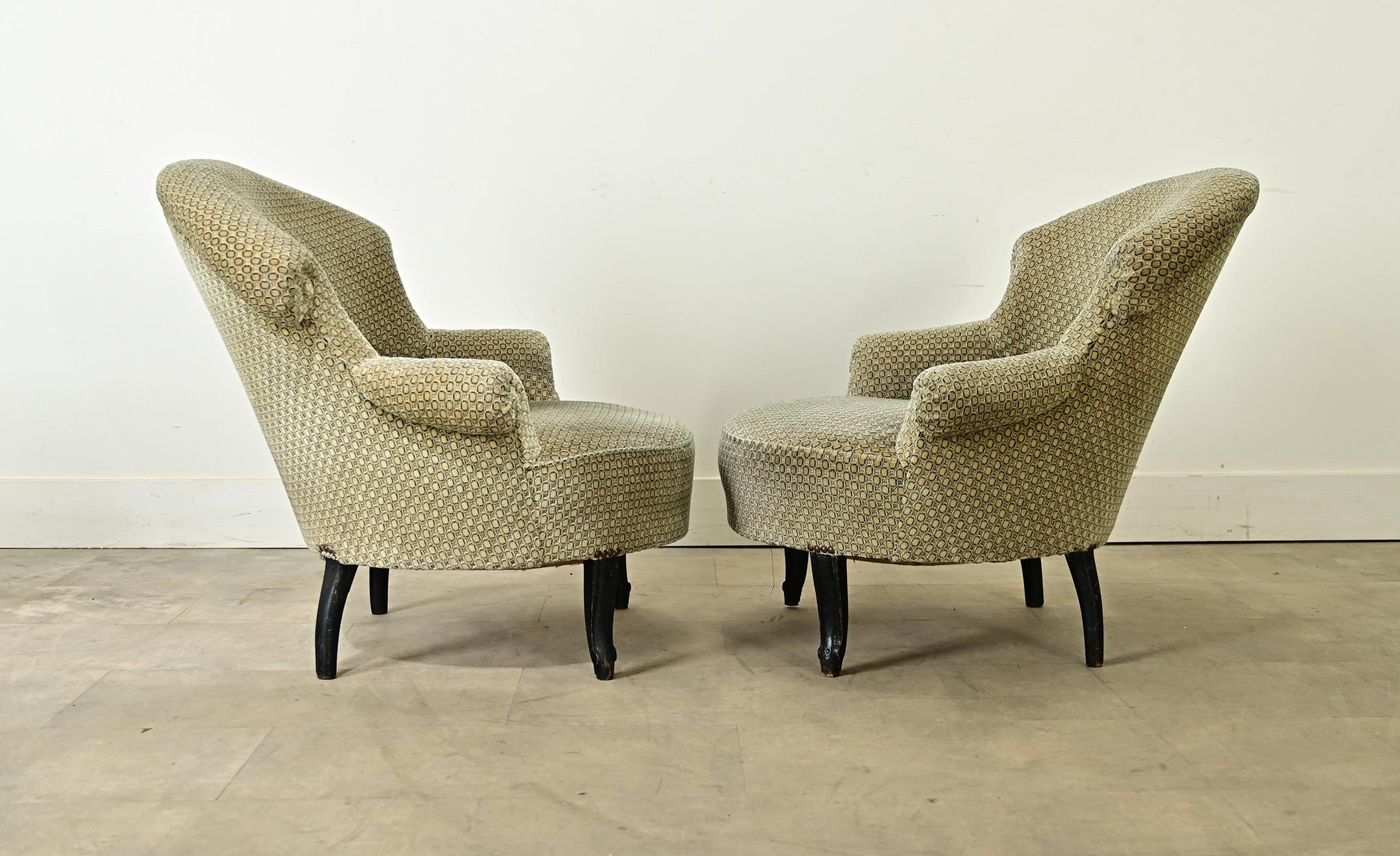 French Pair of 19th Century Napoleon III Club Chairs For Sale 6
