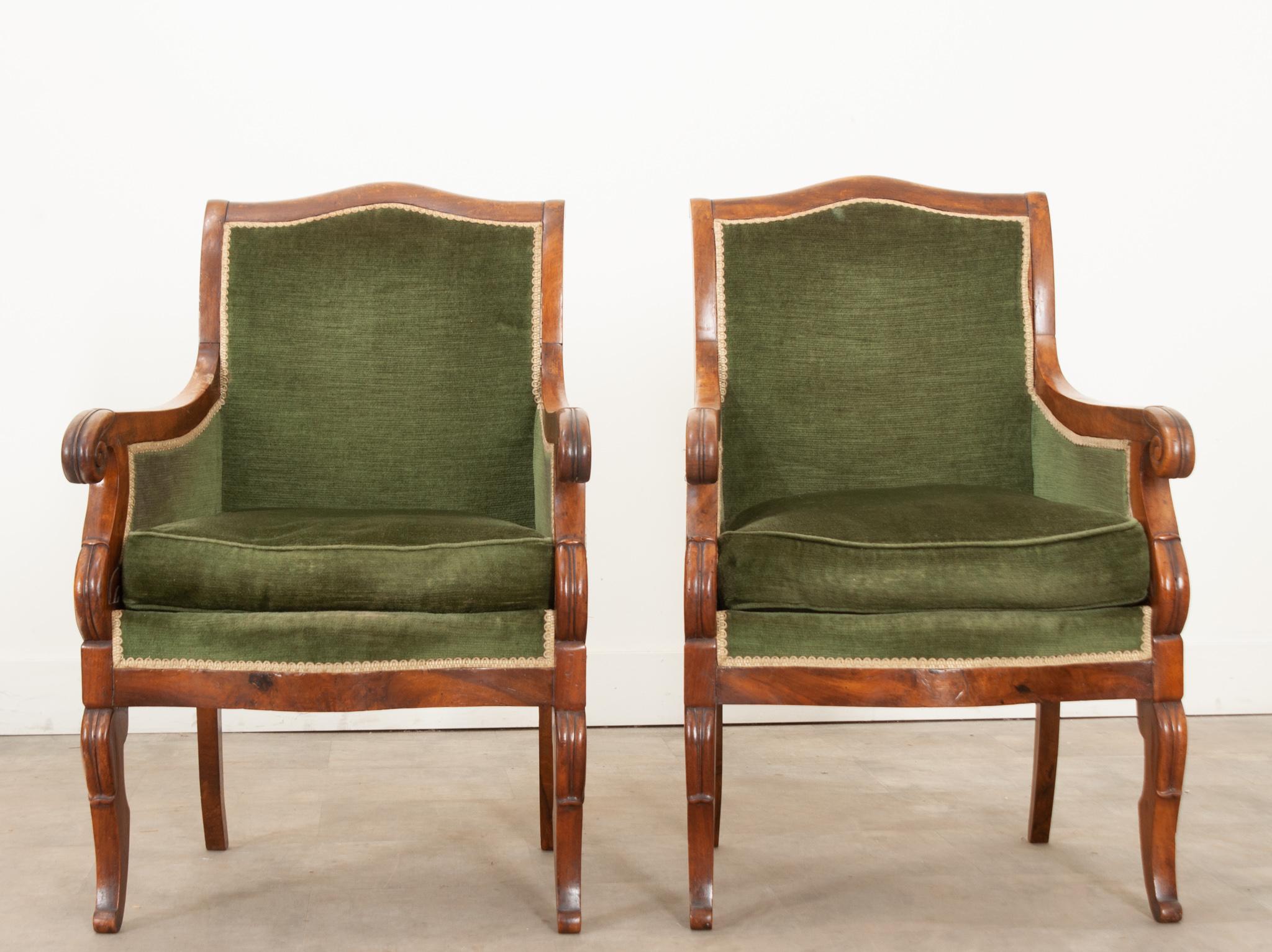 Hand-Carved French Pair of 19th Century Walnut Bergeres