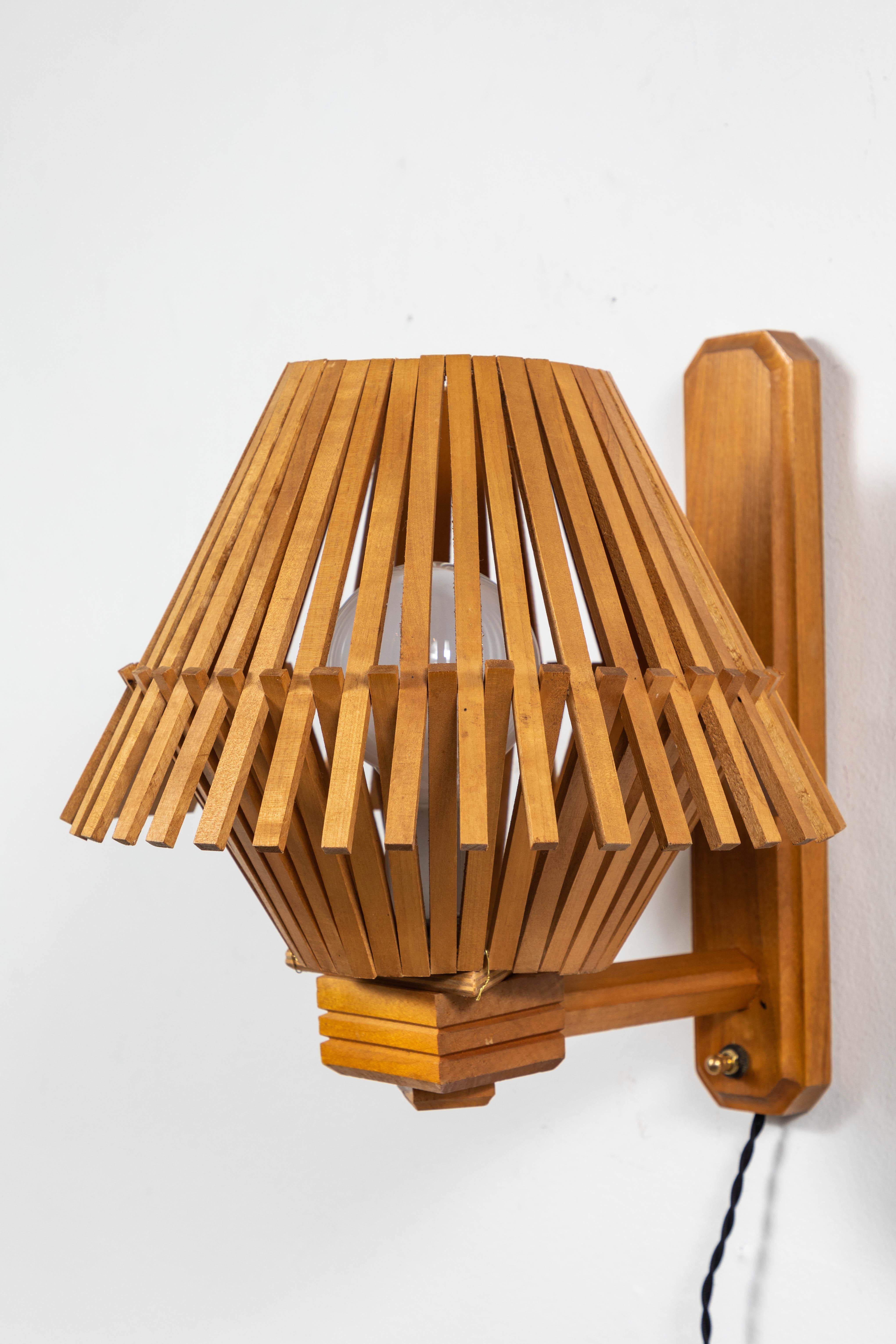 French Pair of a Angled Wood Slatted Sconces In Good Condition In Los Angeles, CA
