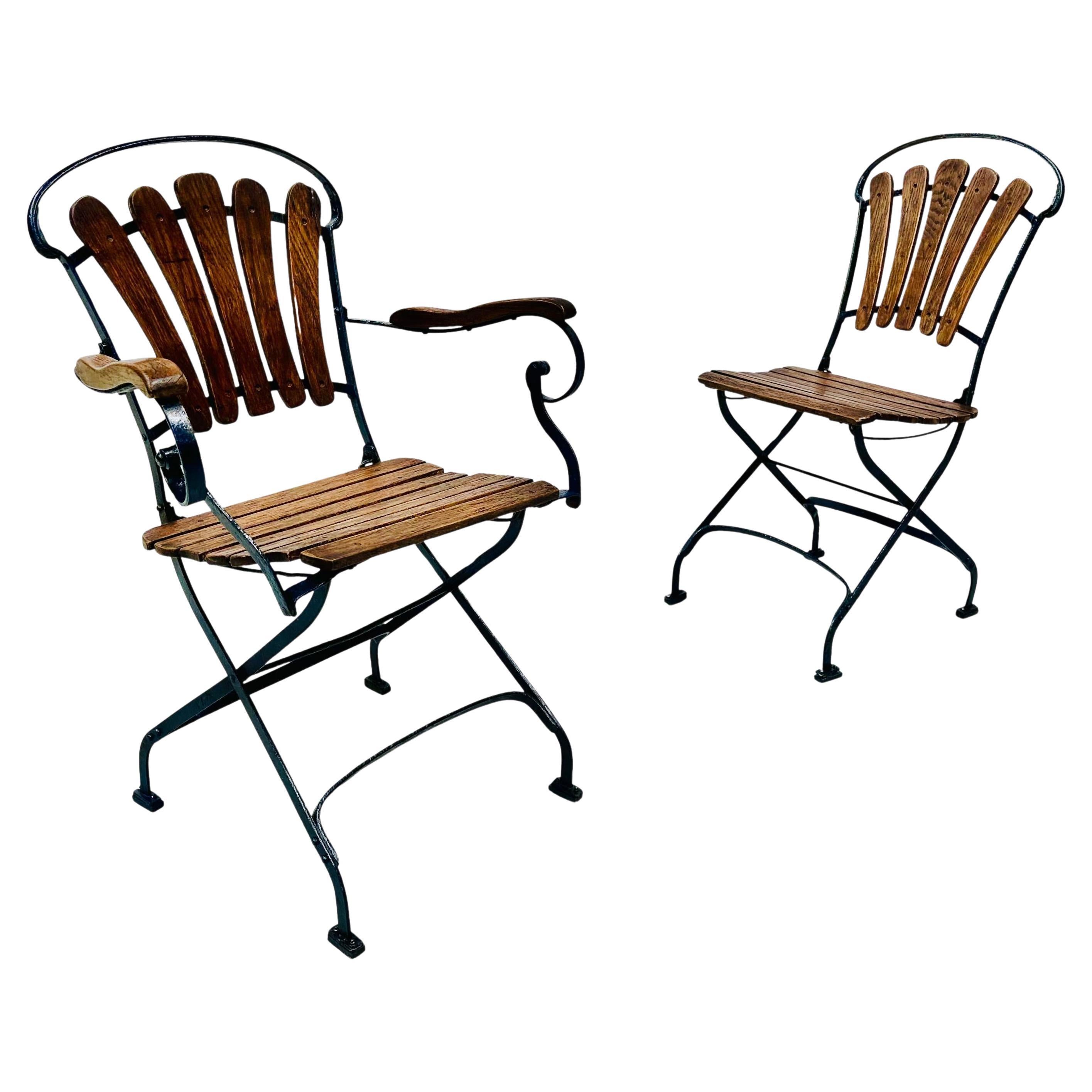 French Pair of Antique Foldable Parisienne Bistro Chairs in Oak and Iron, 1930s. For Sale