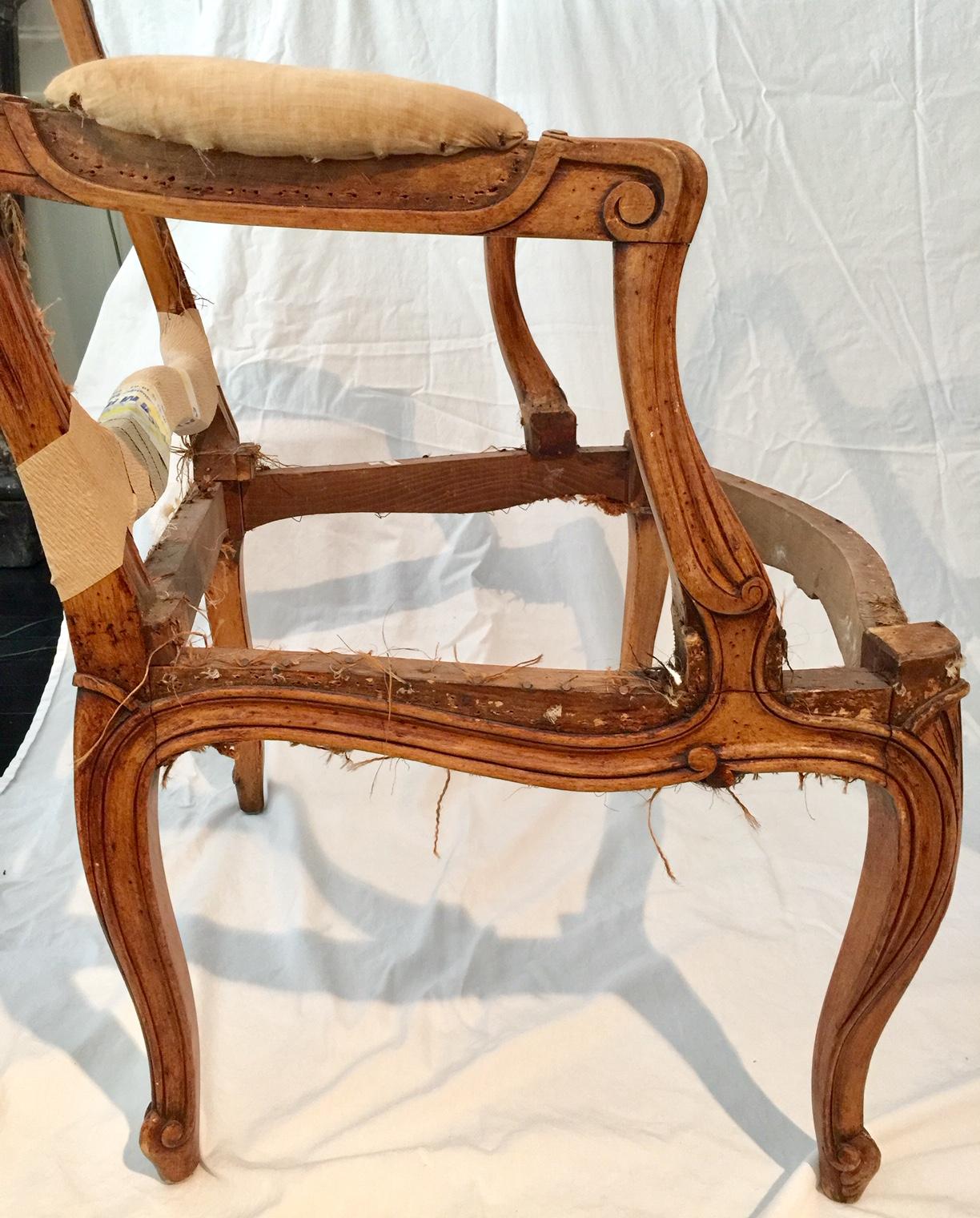 Französisches Paar Sessel-Karcasesses im Montespan-Stil, 19. Jahrhundert im Angebot 4